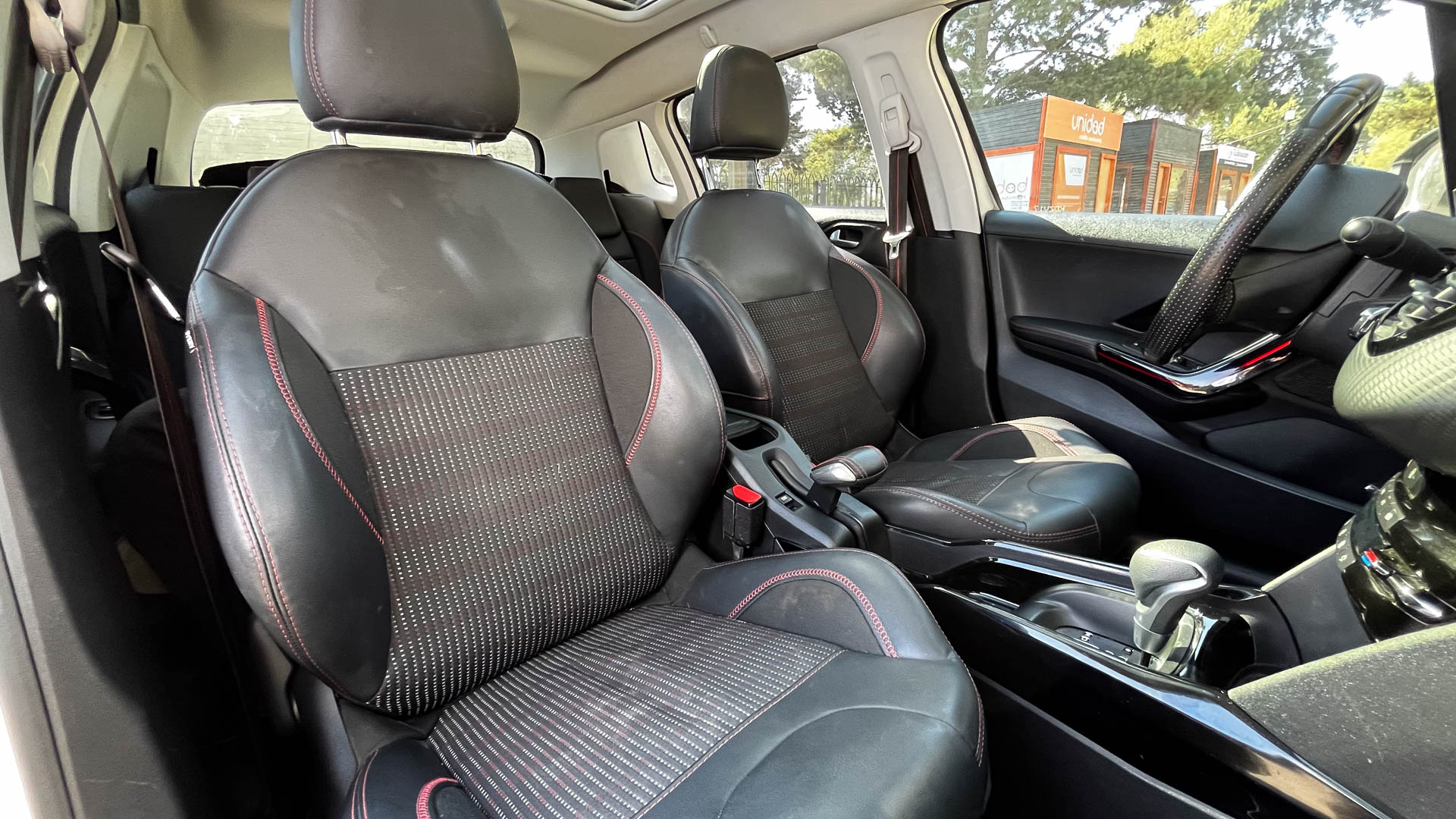 Peugeot 2008 — foto 20 de 23