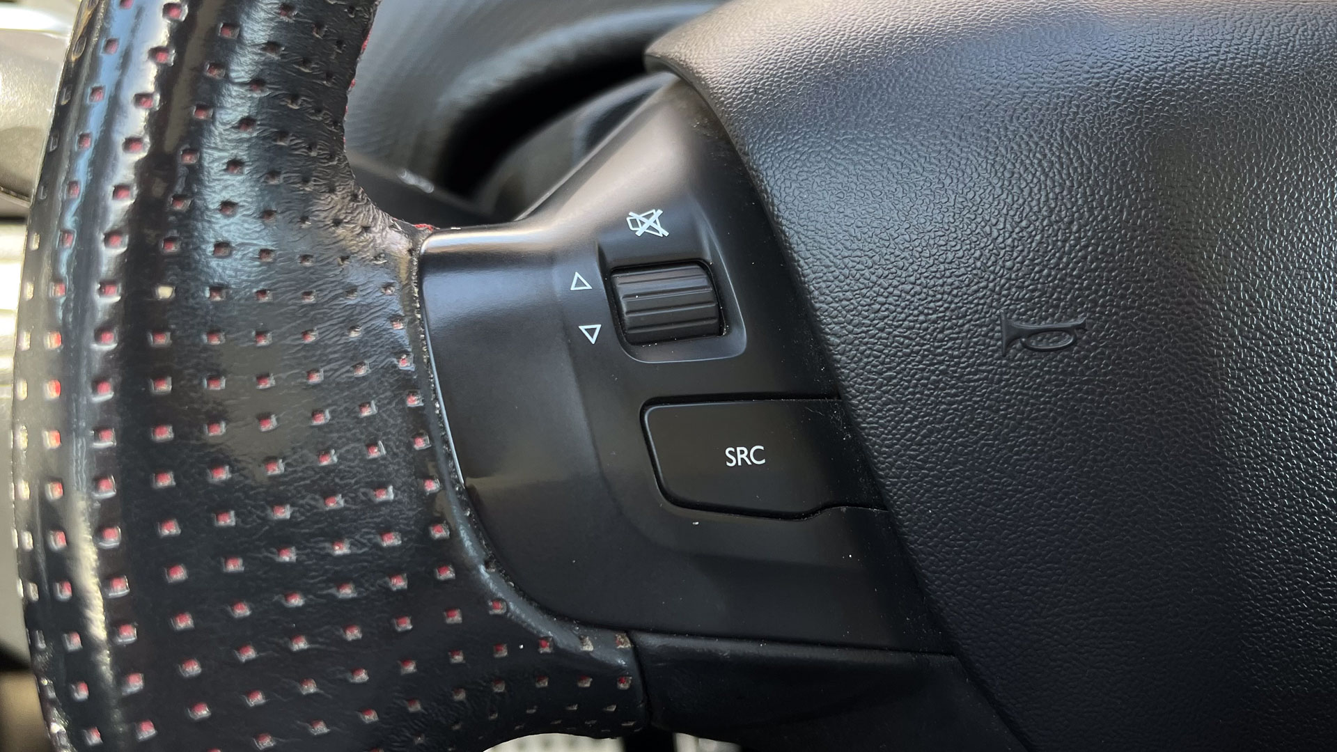 Peugeot 2008 — foto 8 de 23