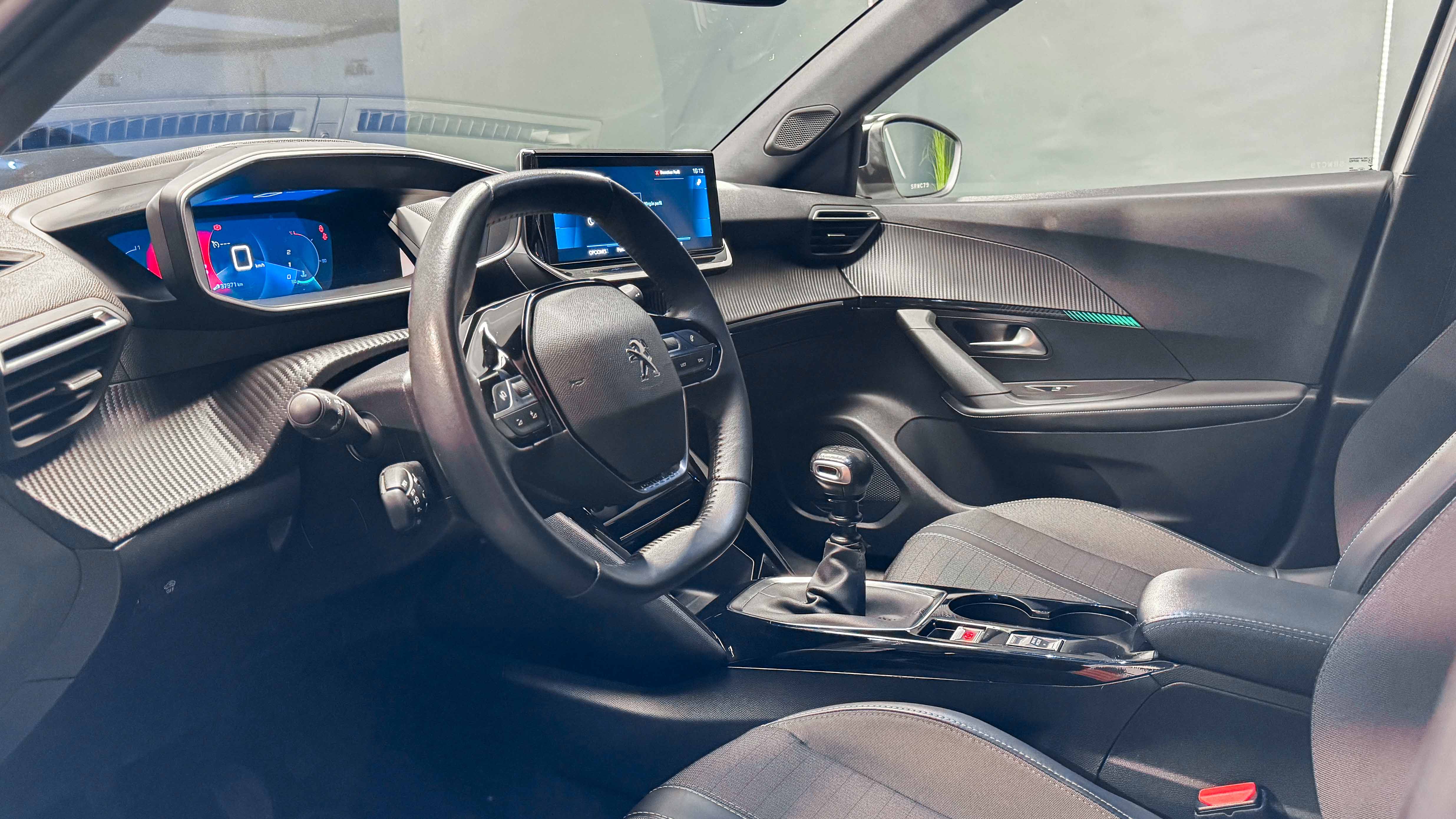 Peugeot 2008 — foto 12 de 30
