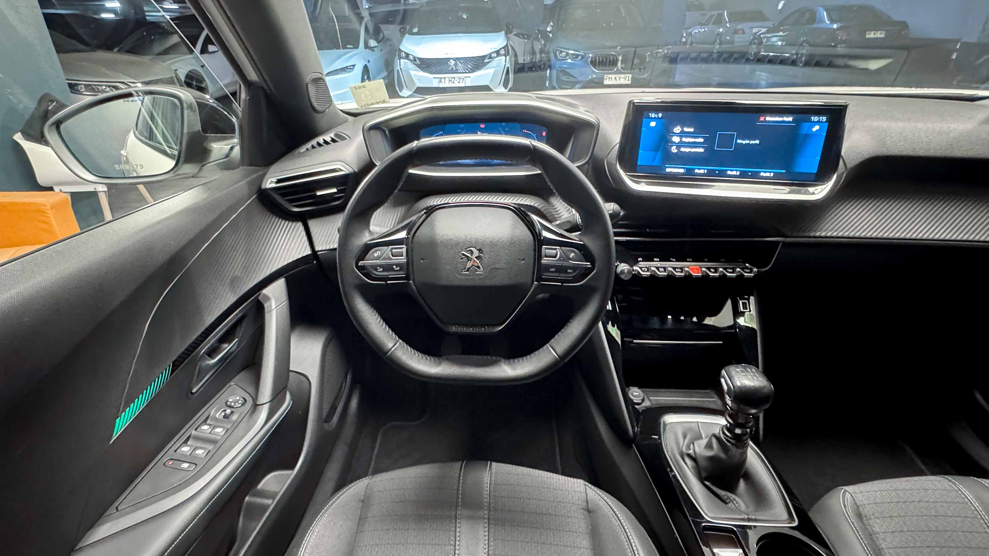 Peugeot 2008 — foto 13 de 30