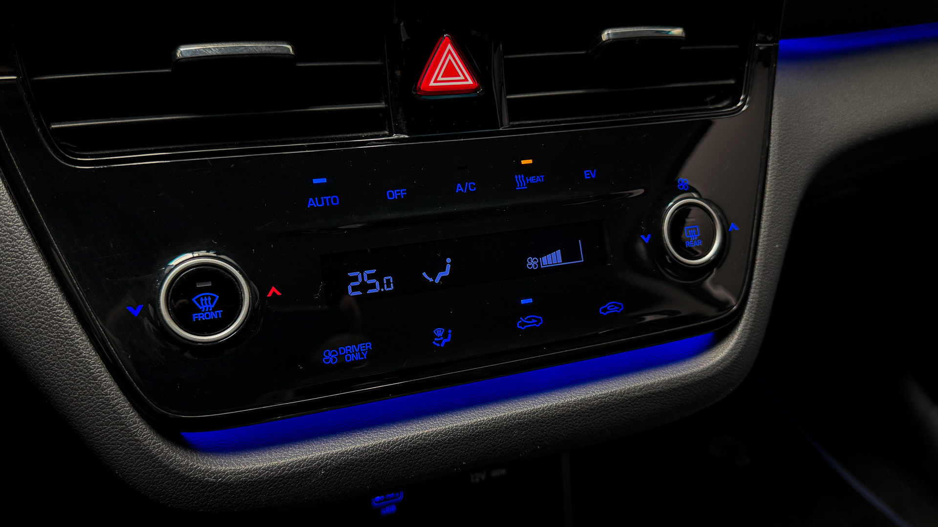 Hyundai Ioniq — foto 17 de 27