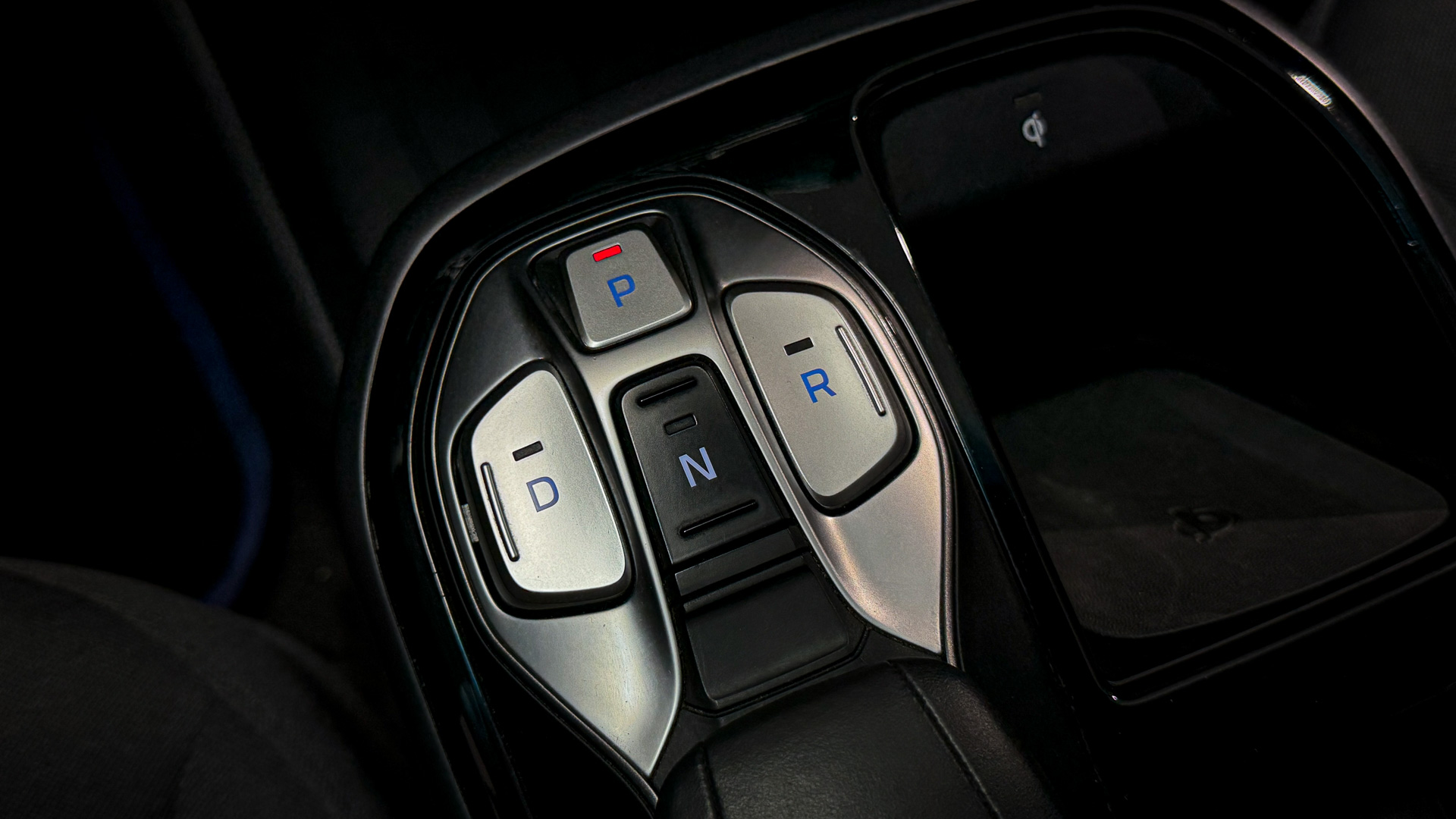 Hyundai Ioniq — foto 20 de 27