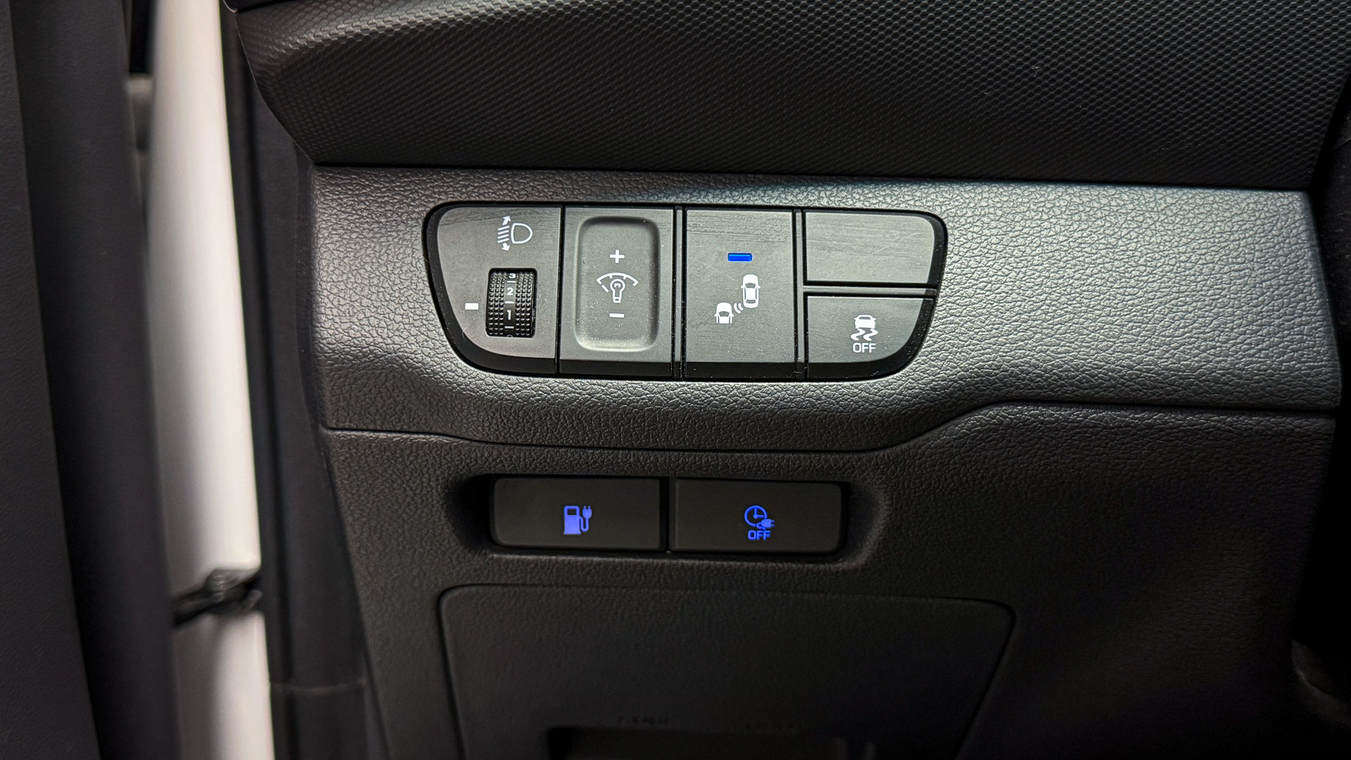 Hyundai Ioniq — foto 26 de 27