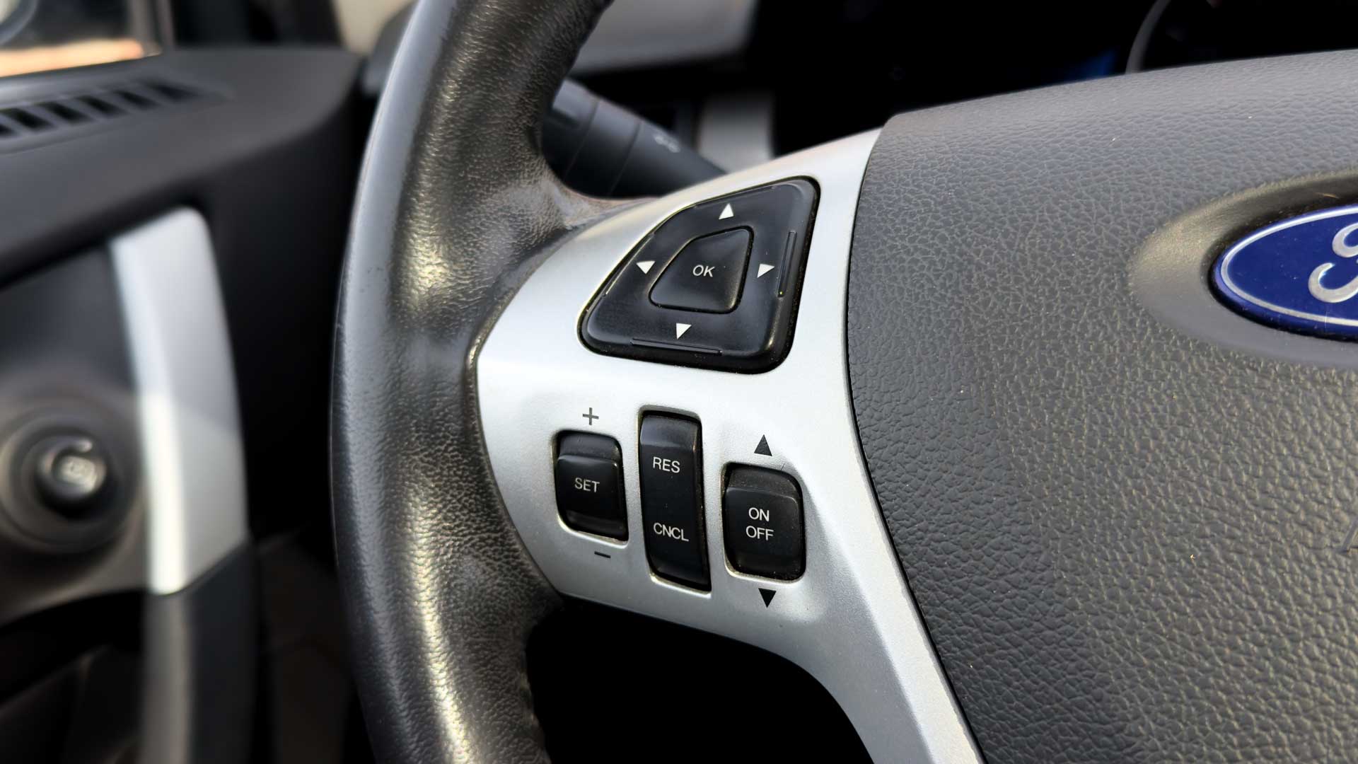 Ford Edge — foto 9 de 27