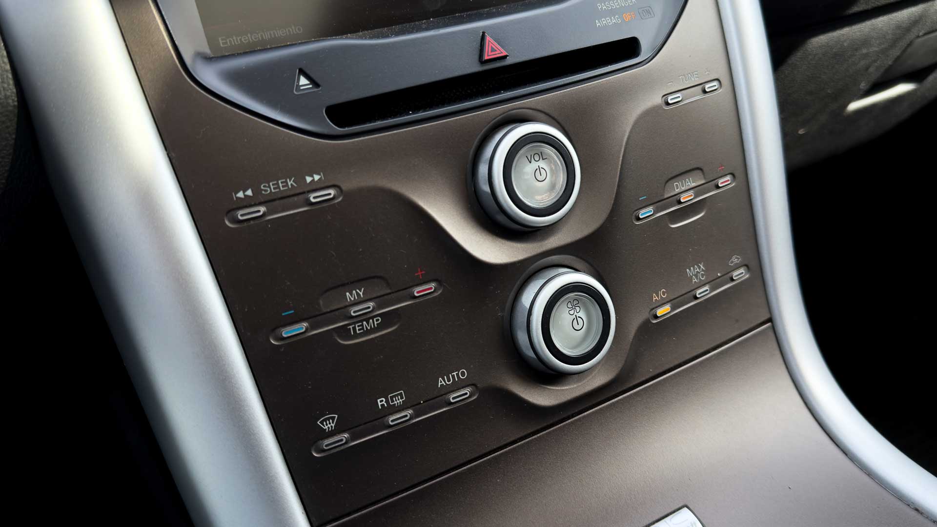 Ford Edge — foto 18 de 27