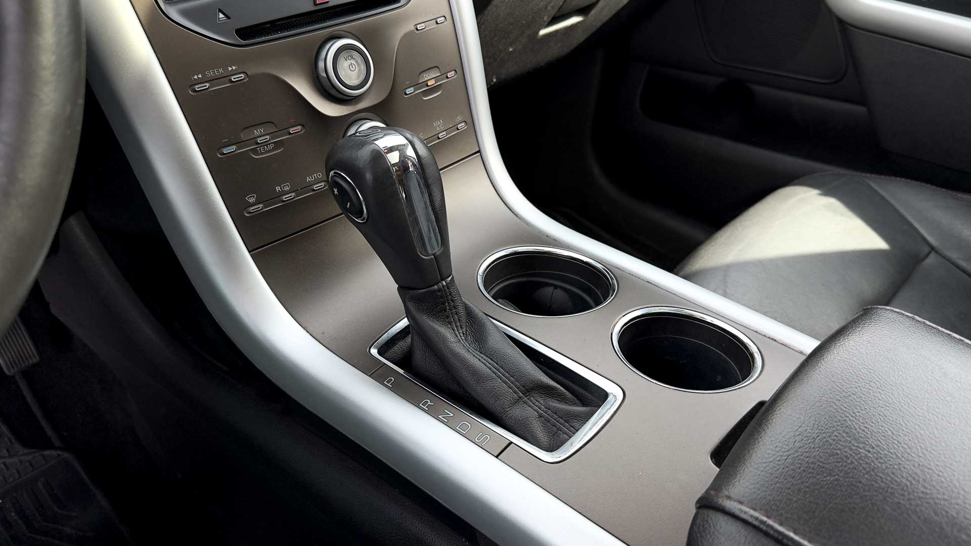 Ford Edge — foto 19 de 27