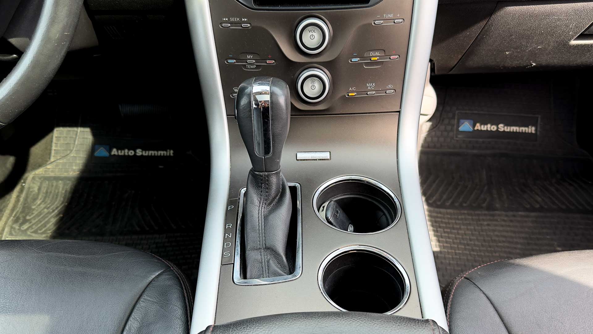Ford Edge — foto 20 de 27
