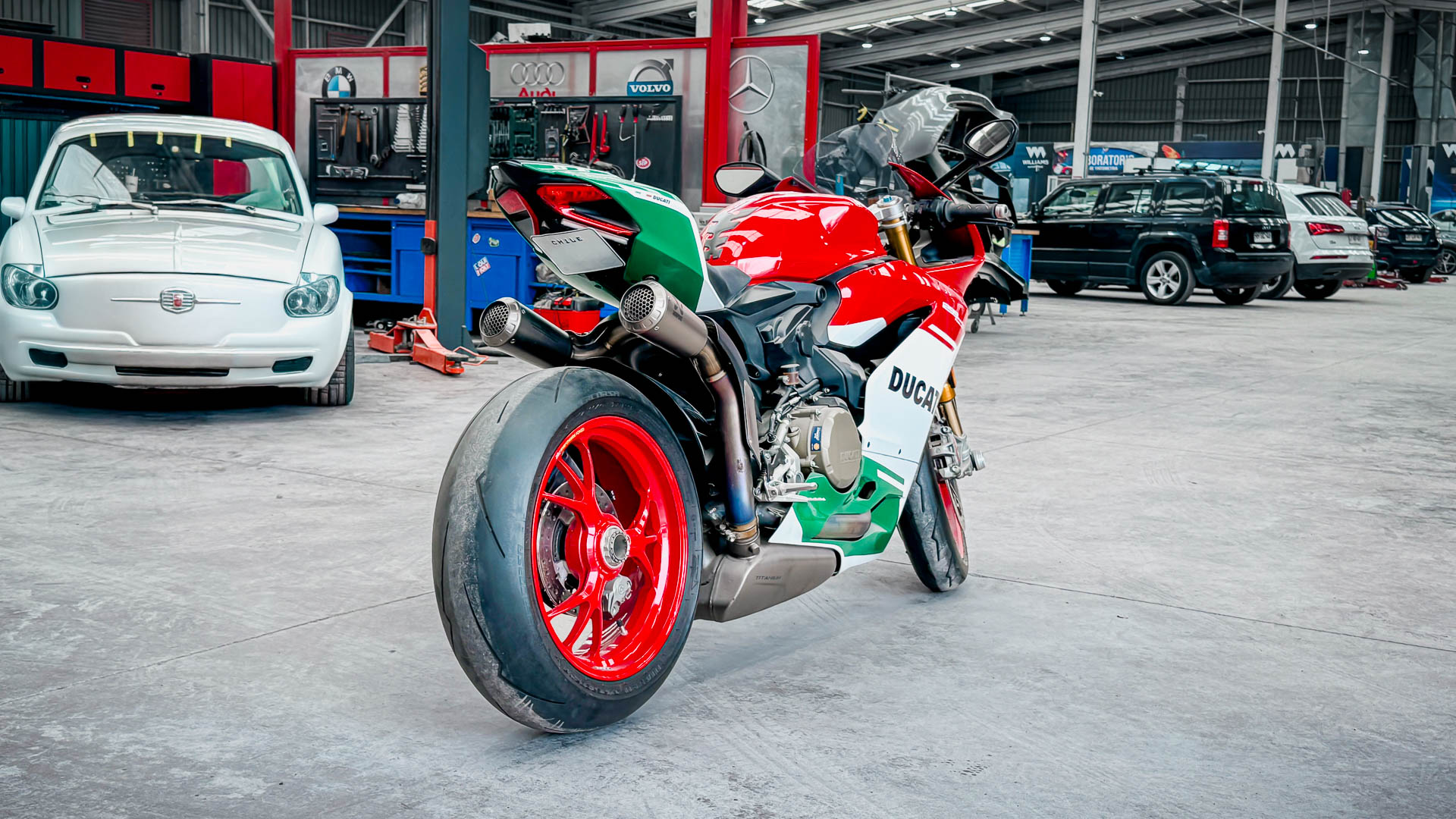 Ducati Panigale R — foto 4 de 16
