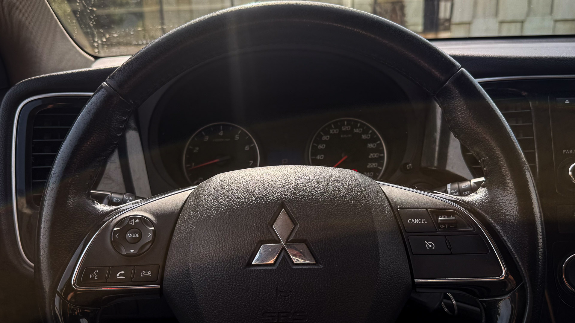Mitsubishi Outlander — foto 7 de 25