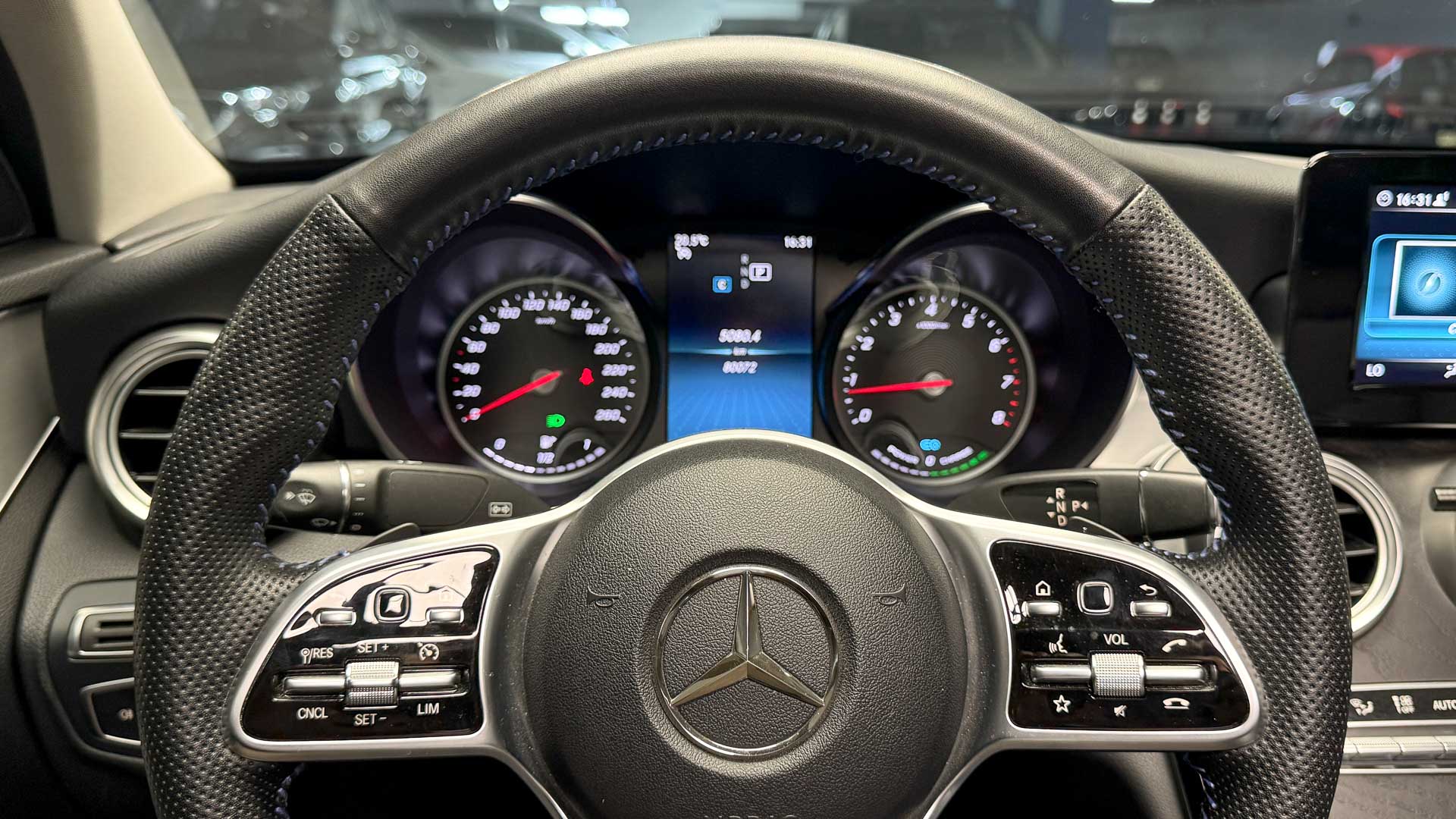 Mercedes-Benz C200 — foto 7 de 28