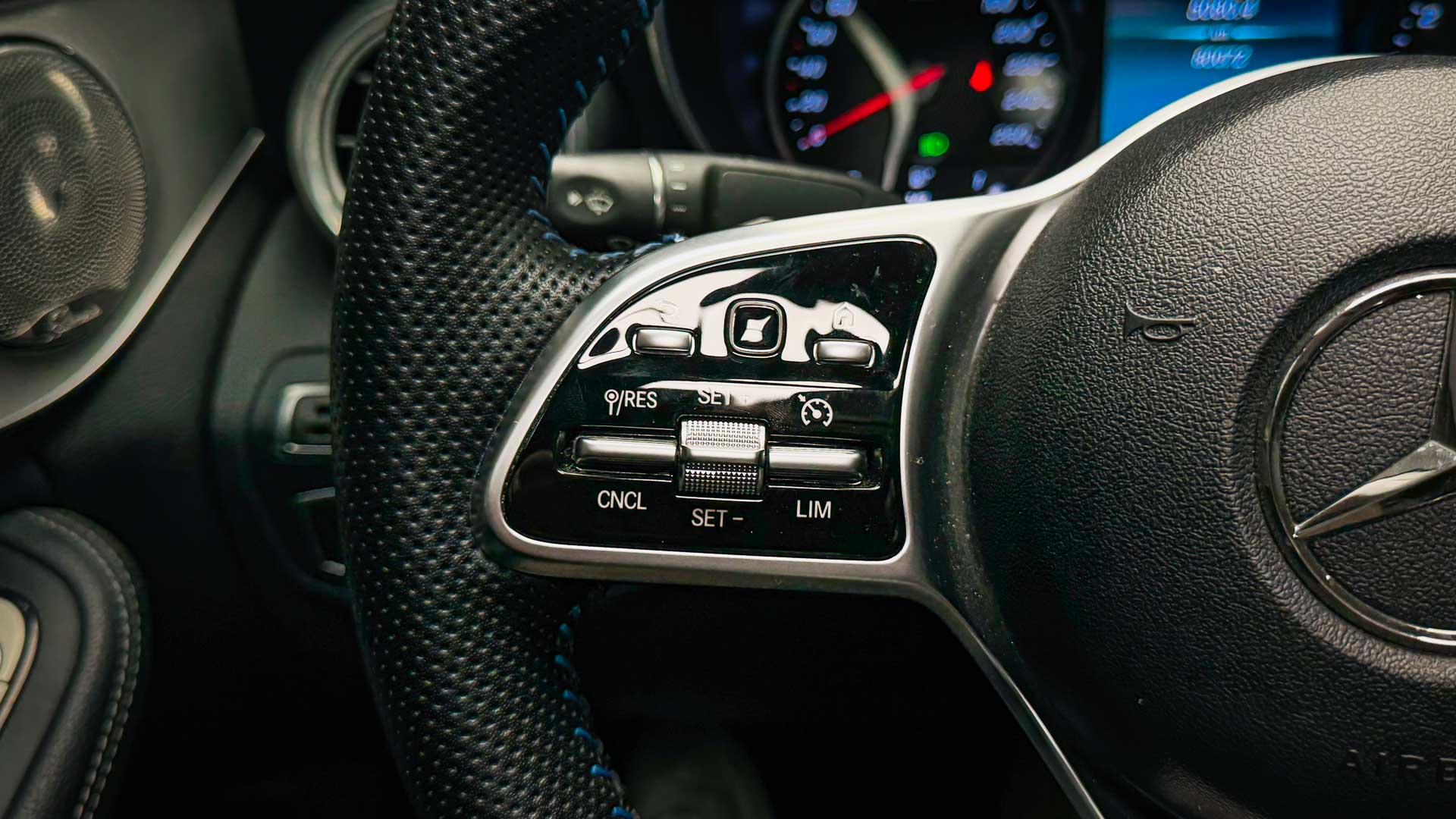 Mercedes-Benz C200 — foto 9 de 28
