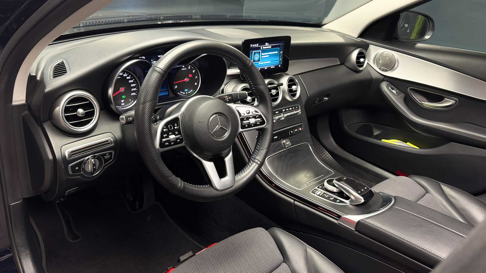 Mercedes-Benz C200 — foto 11 de 28