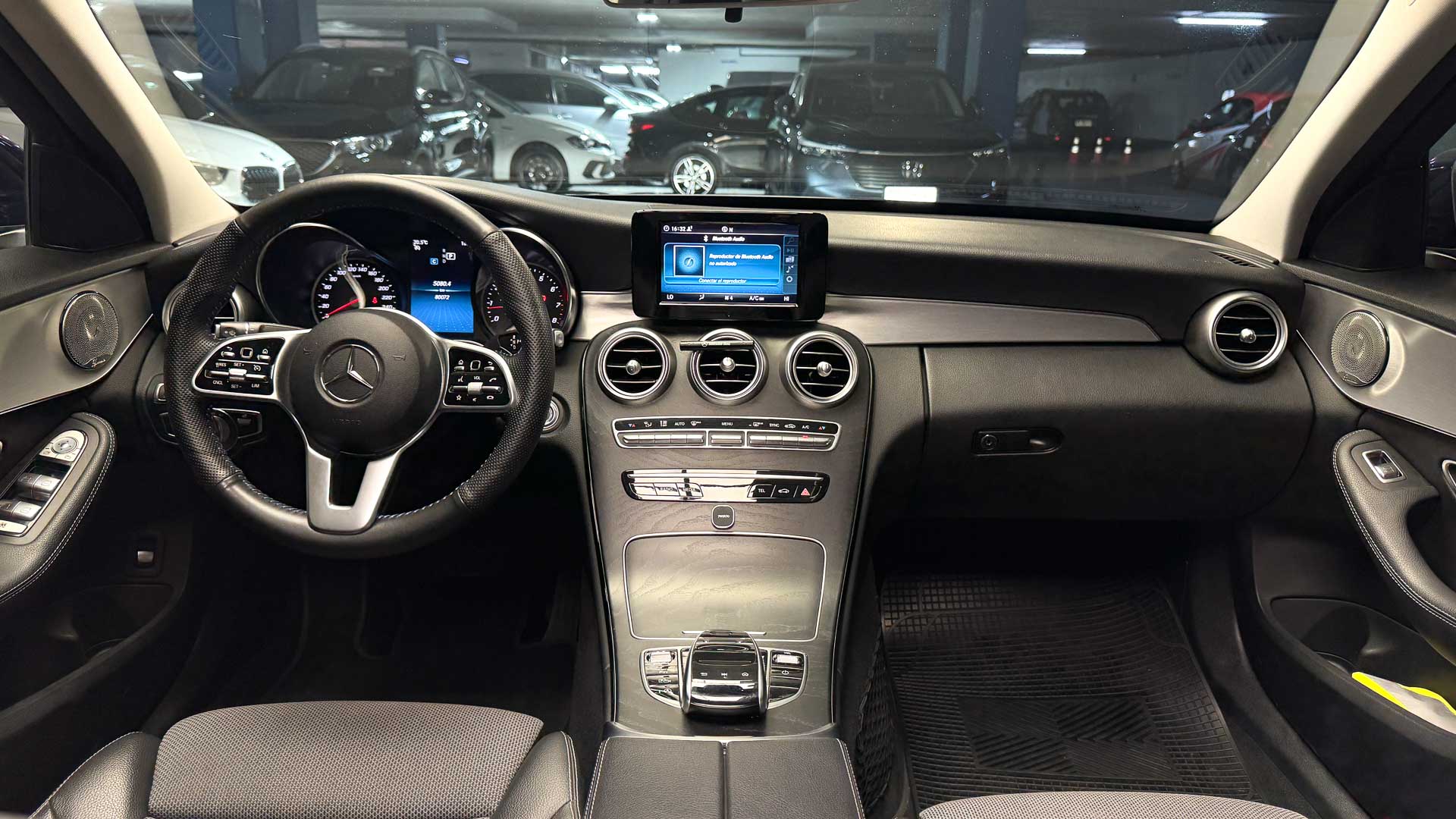 Mercedes-Benz C200 — foto 14 de 28
