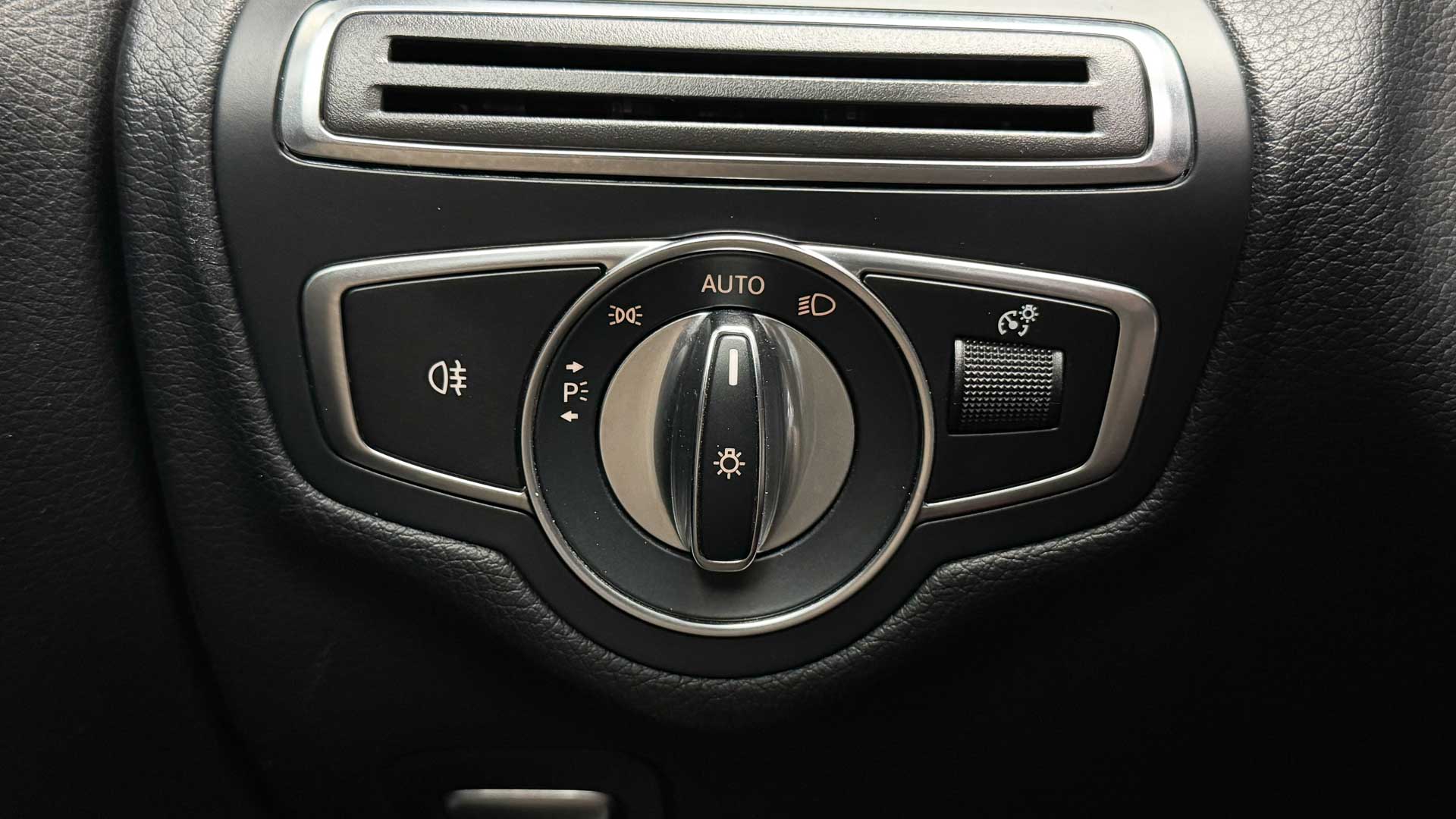 Mercedes-Benz C200 — foto 21 de 28