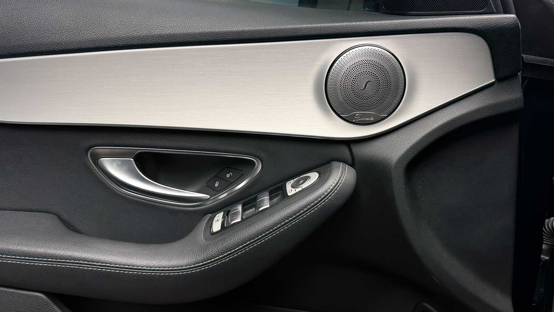 Mercedes-Benz C200 — foto 26 de 28