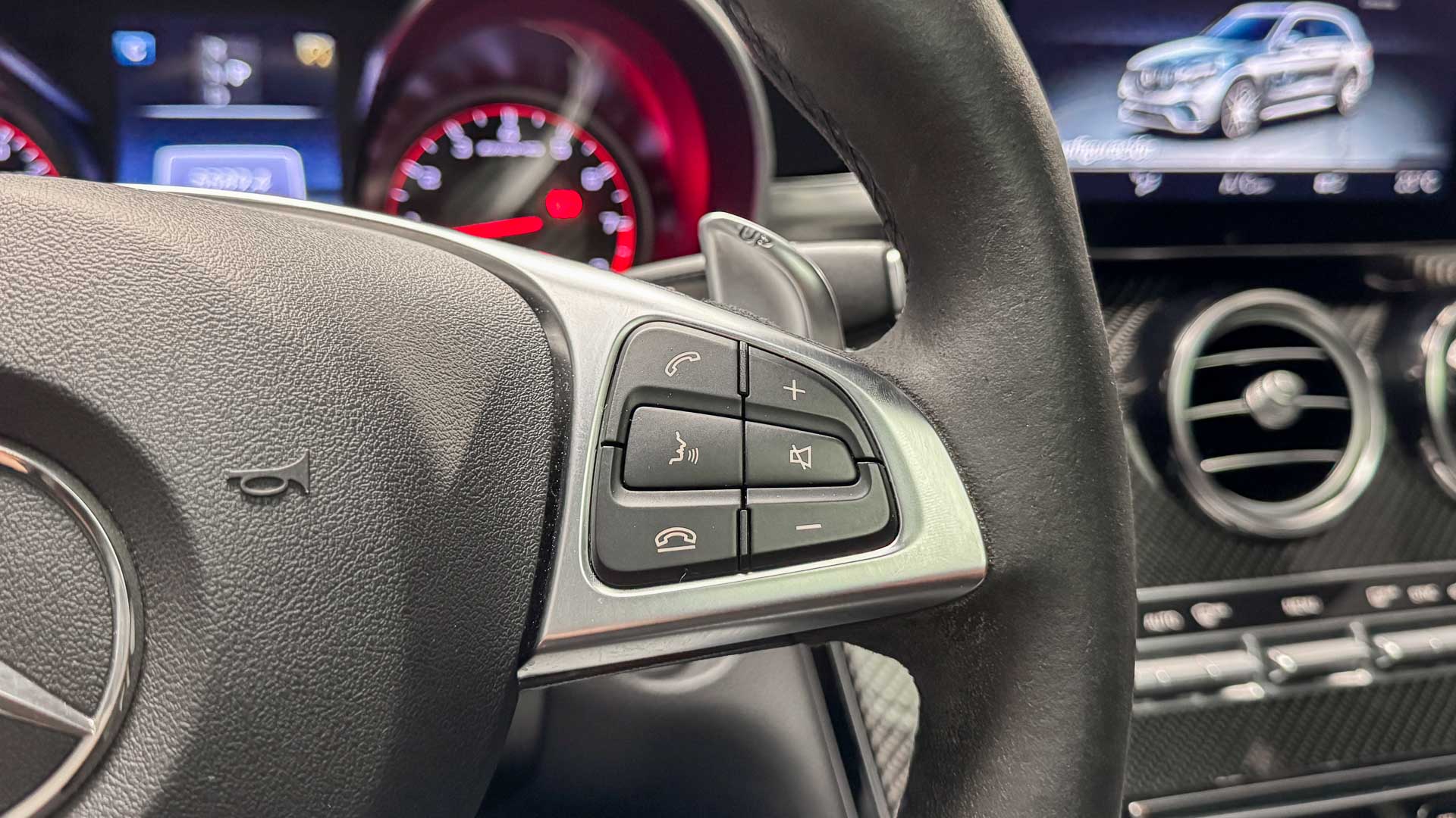 Mercedes-Benz Glc63 Amg — foto 12 de 33
