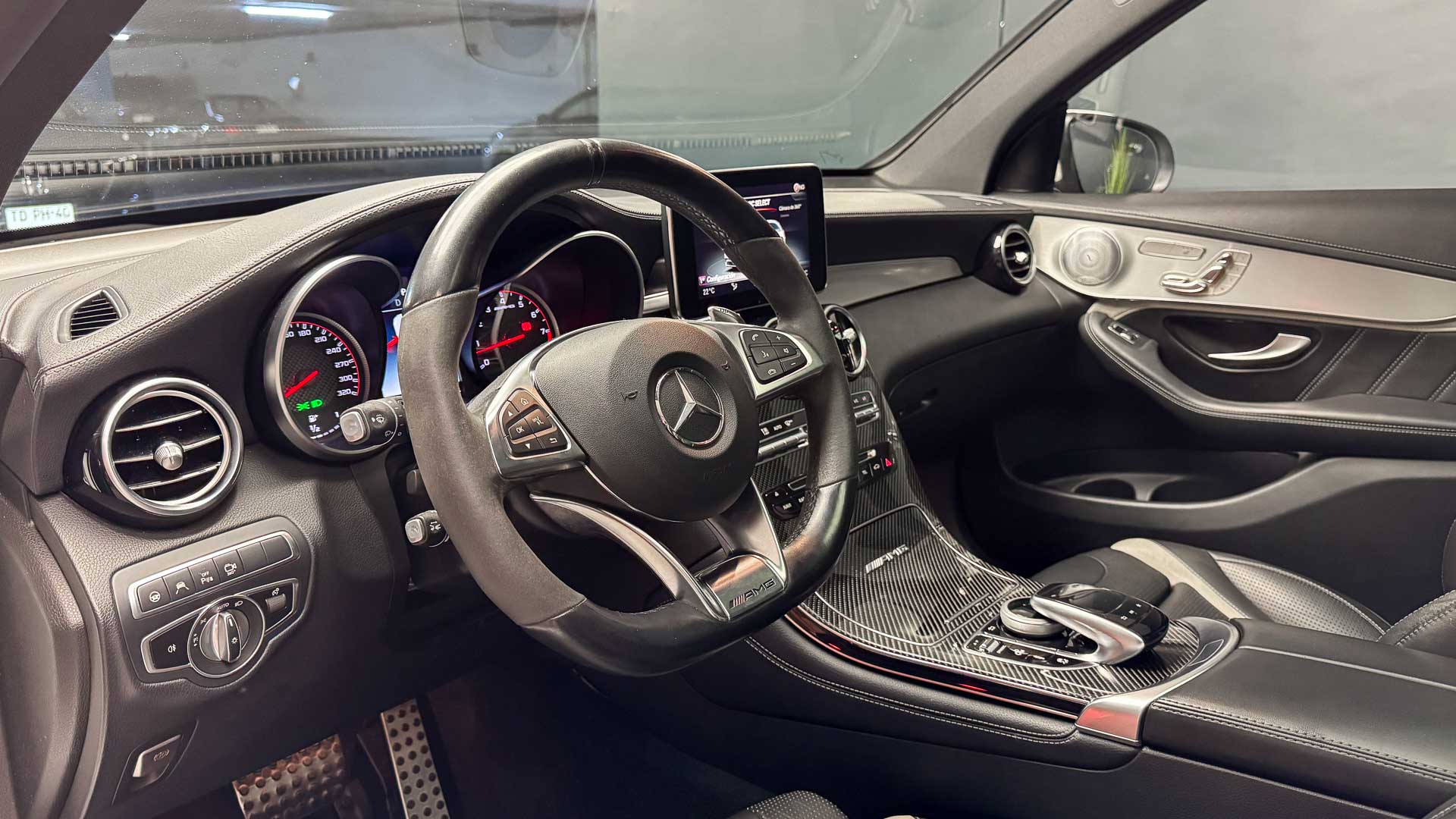 Mercedes-Benz Glc63 Amg — foto 14 de 33