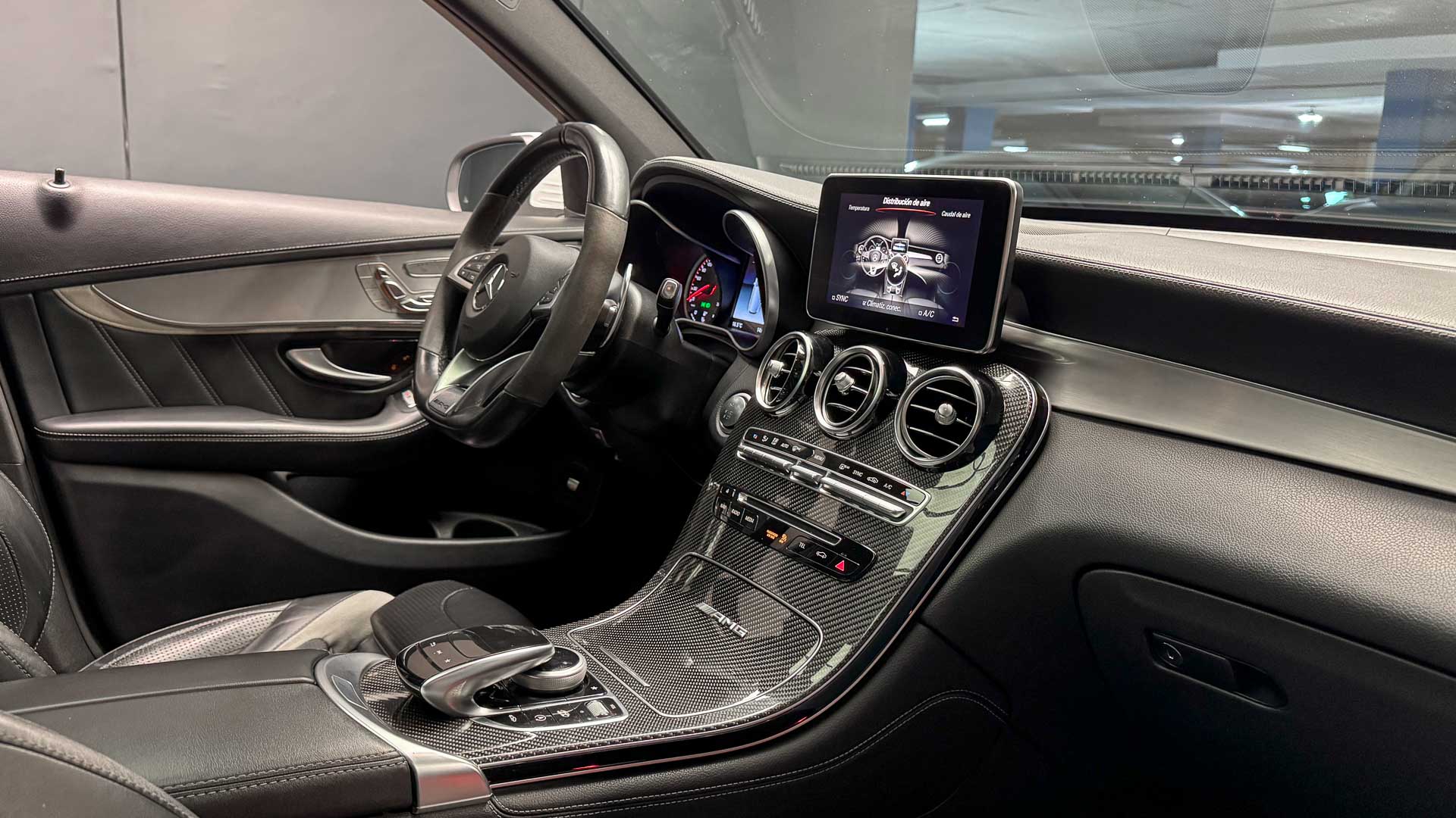 Mercedes-Benz Glc63 Amg — foto 16 de 33