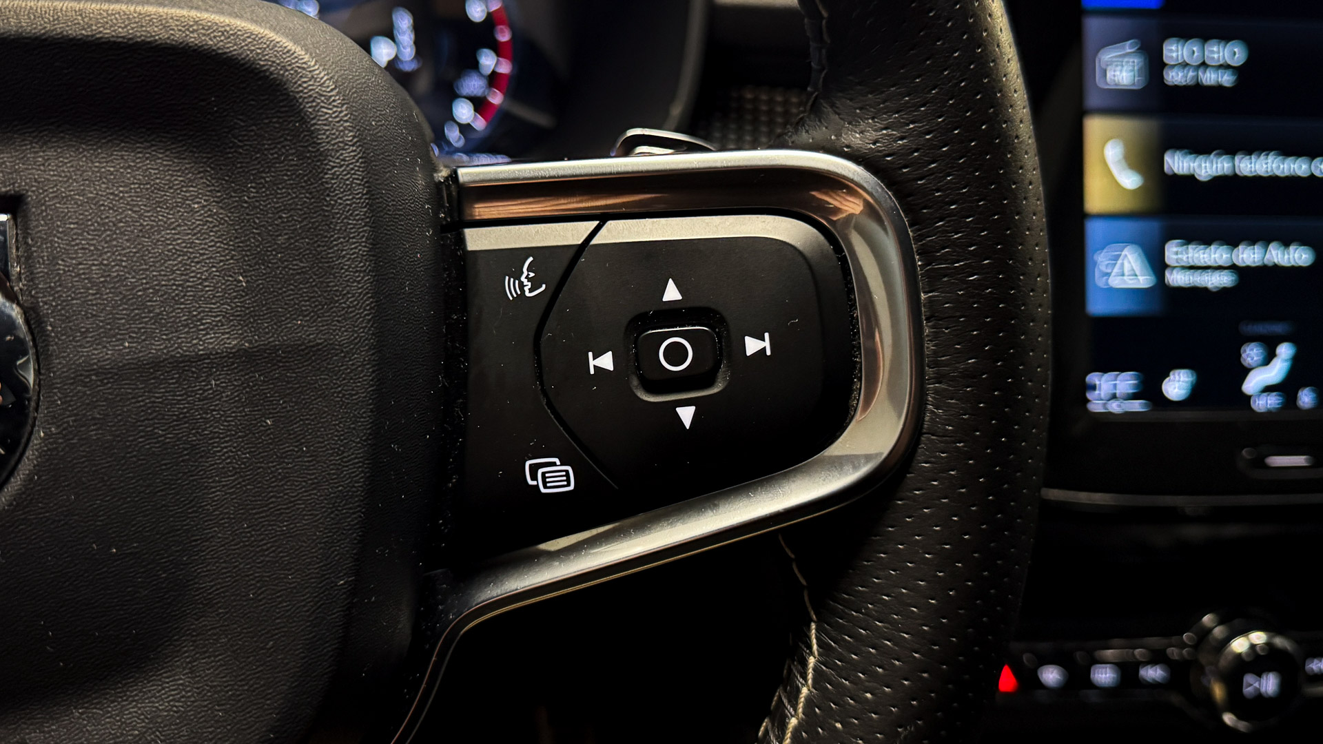 Volvo XC40 — foto 10 de 27