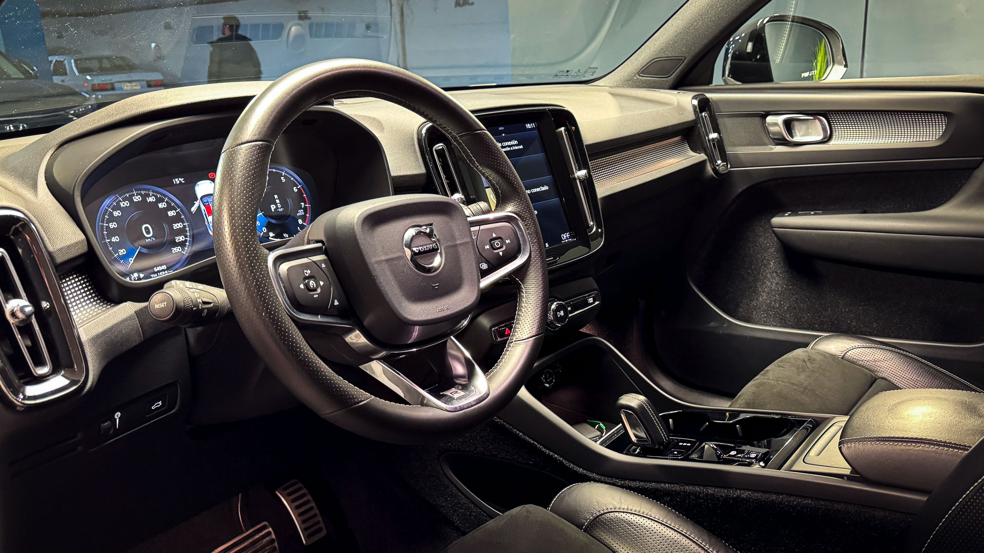 Volvo XC40 — foto 11 de 27