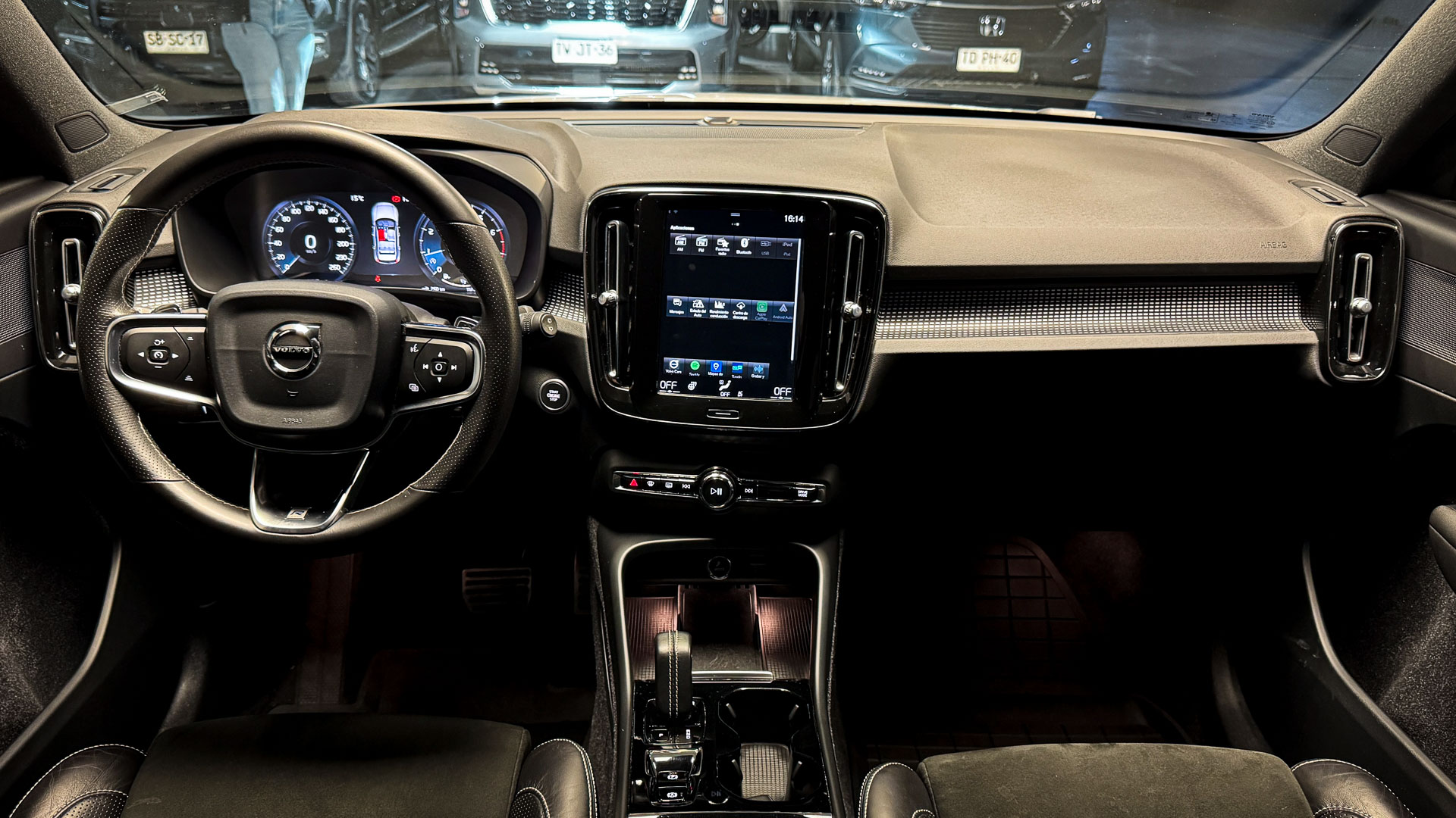 Volvo XC40 — foto 14 de 27