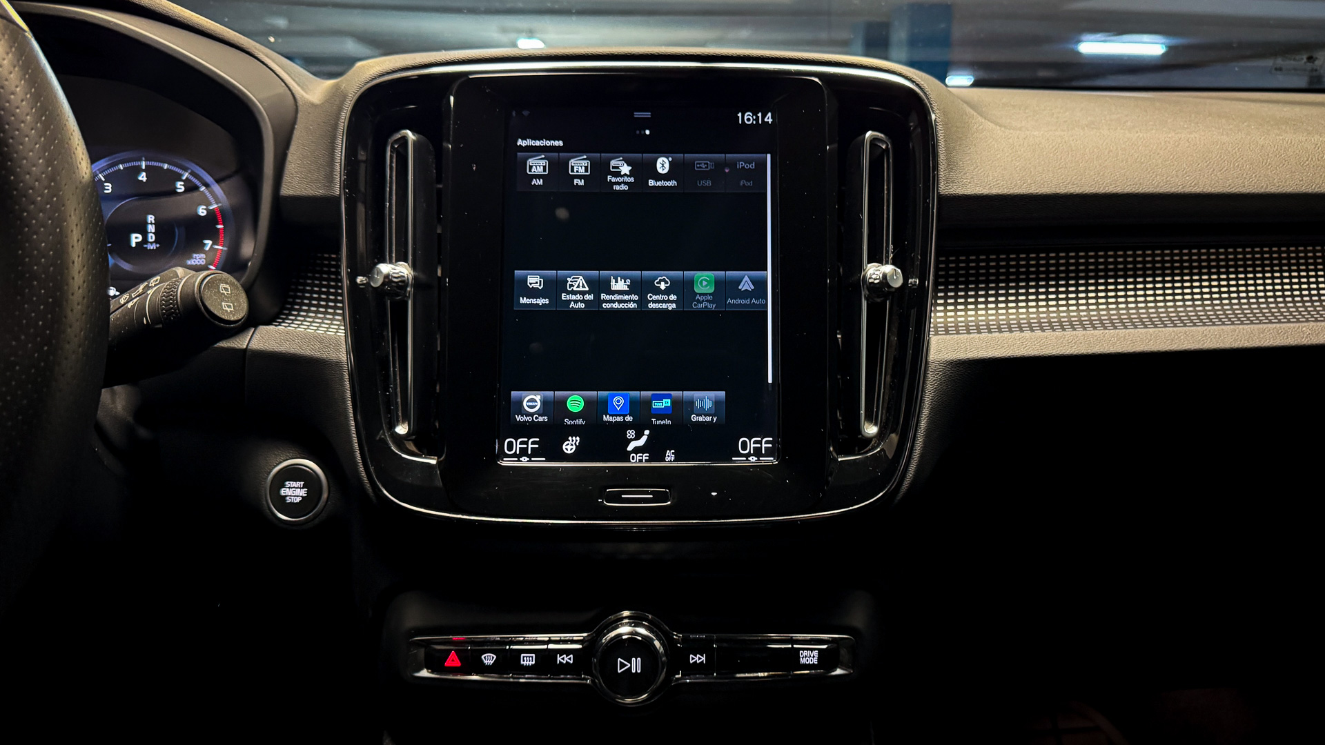 Volvo XC40 — foto 15 de 27