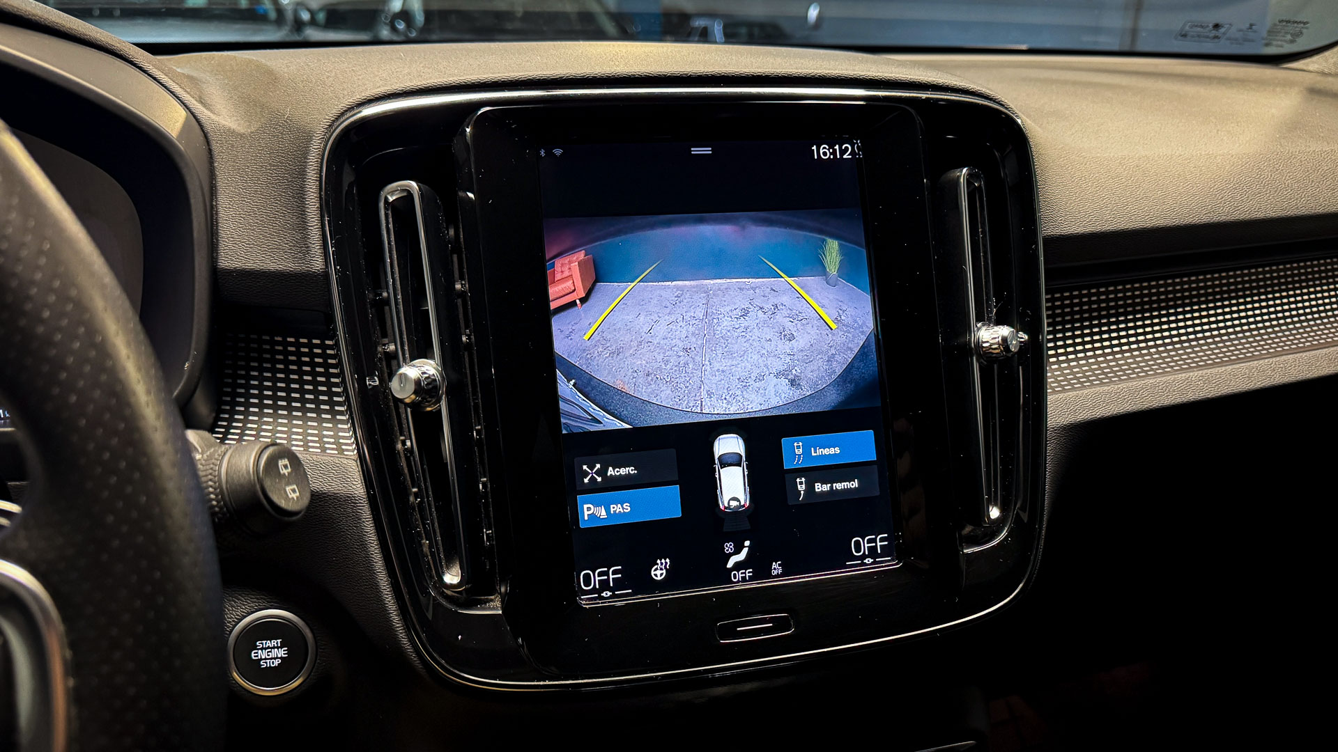Volvo XC40 — foto 16 de 27