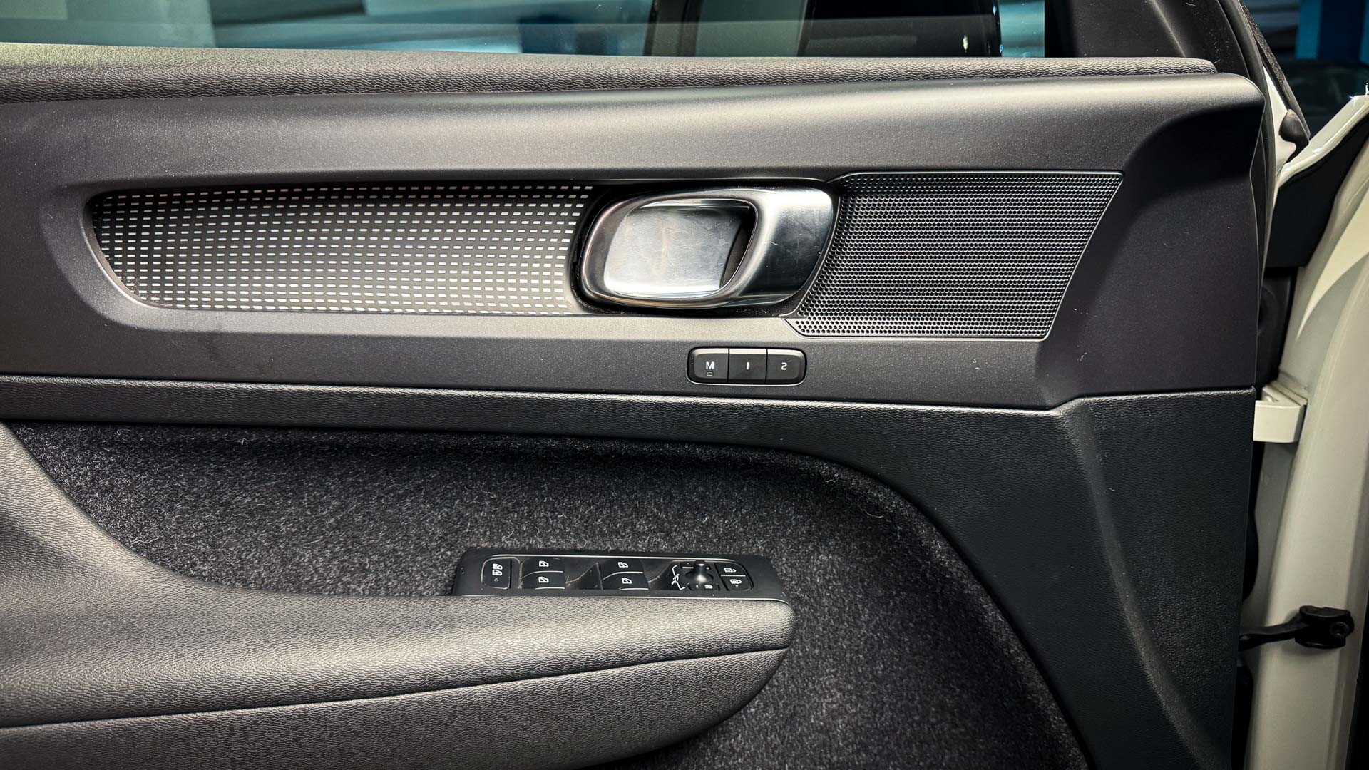 Volvo XC40 — foto 24 de 27