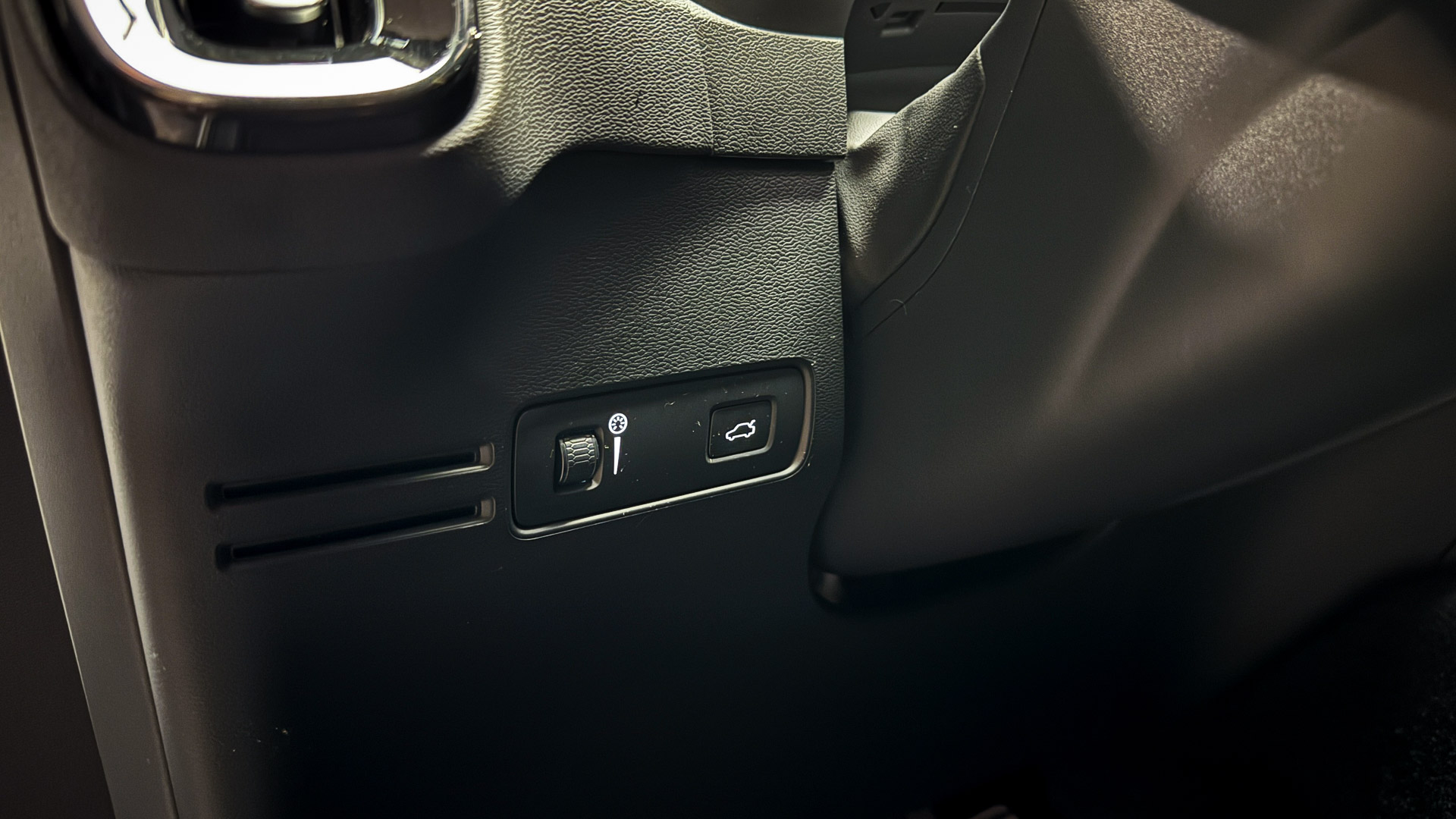 Volvo XC40 — foto 26 de 27