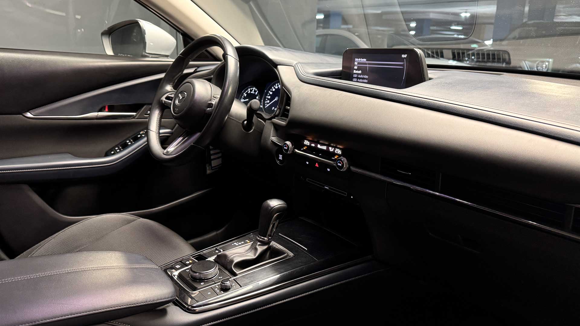 Mazda CX-30 — foto 13 de 28