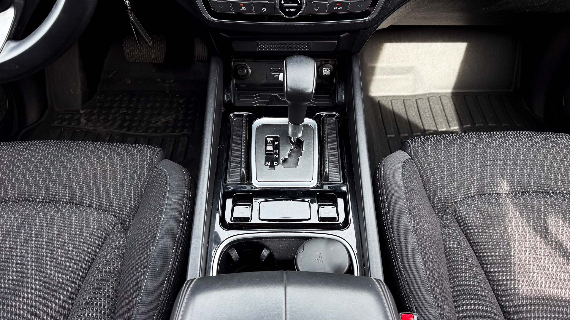 SsangYong Rexton — foto 20 de 28