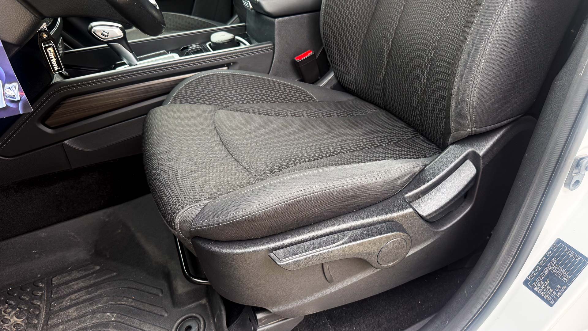 SsangYong Rexton — foto 24 de 28