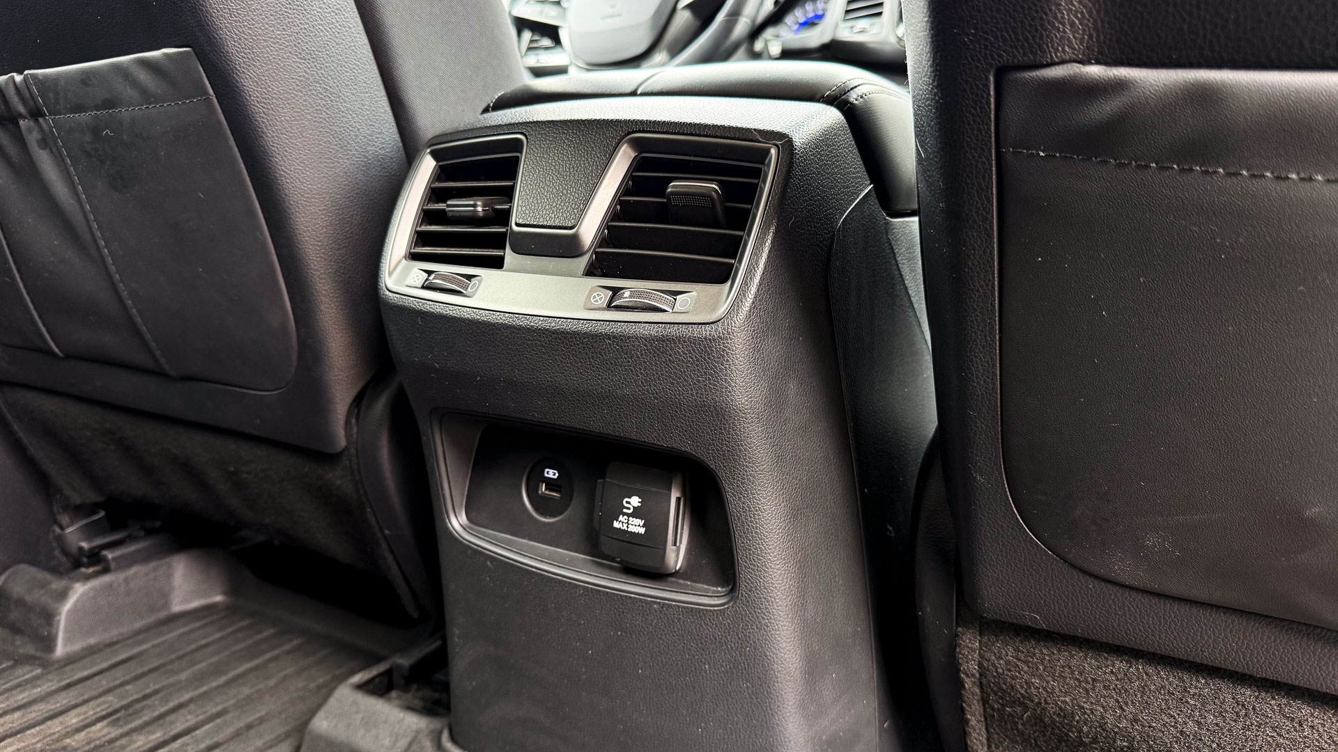 SsangYong Rexton — foto 28 de 28