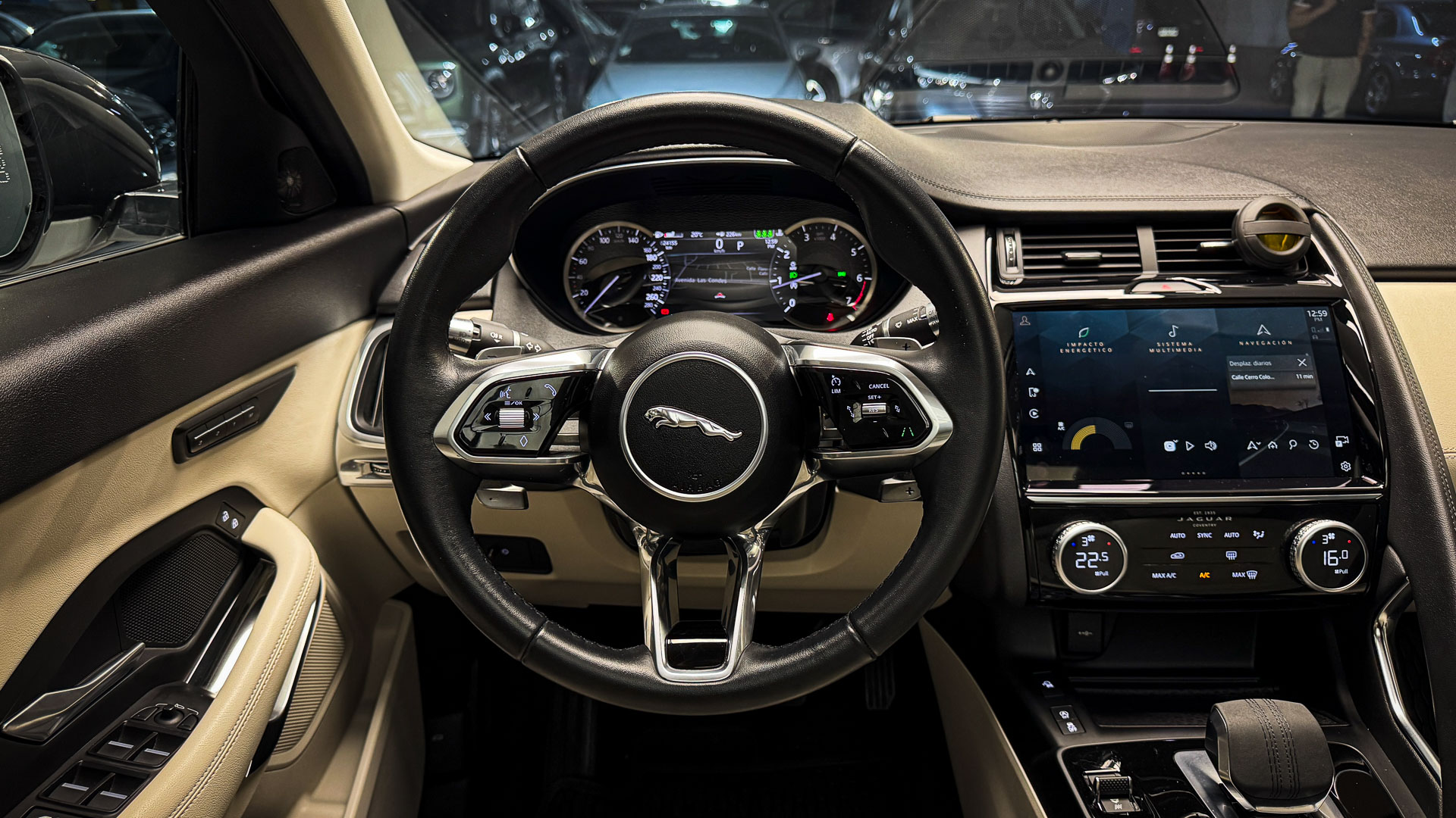 Jaguar E-Pace — foto 11 de 30