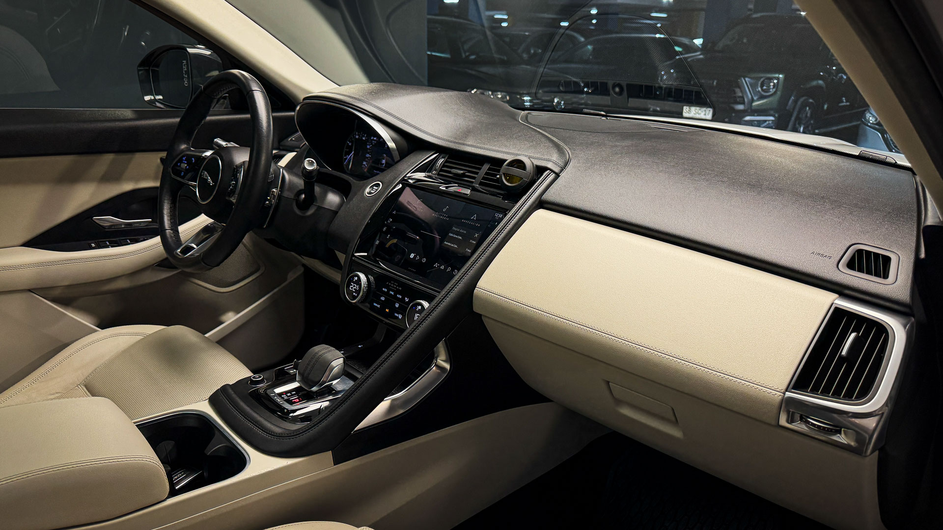 Jaguar E-Pace — foto 12 de 30