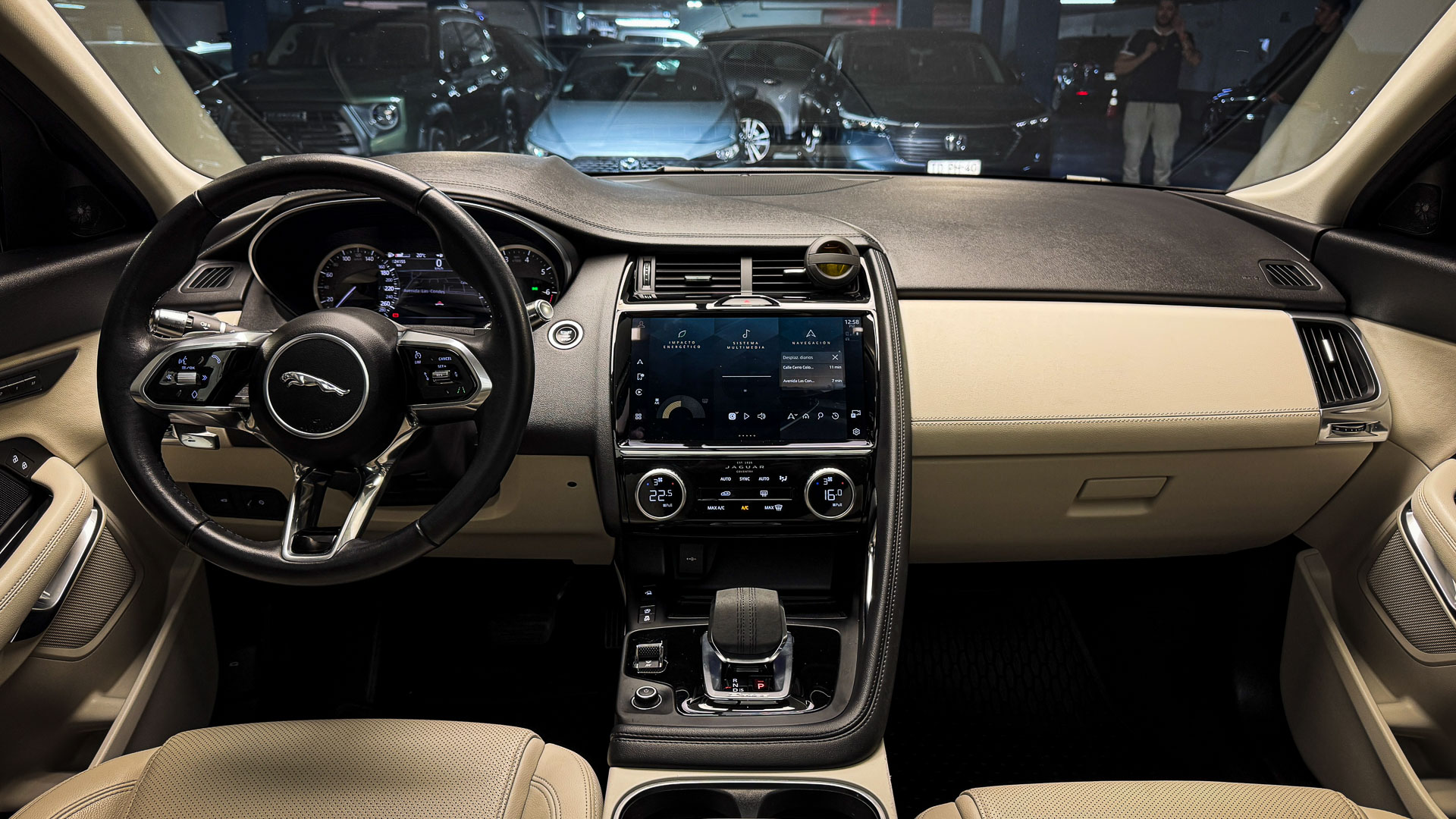 Jaguar E-Pace — foto 13 de 30