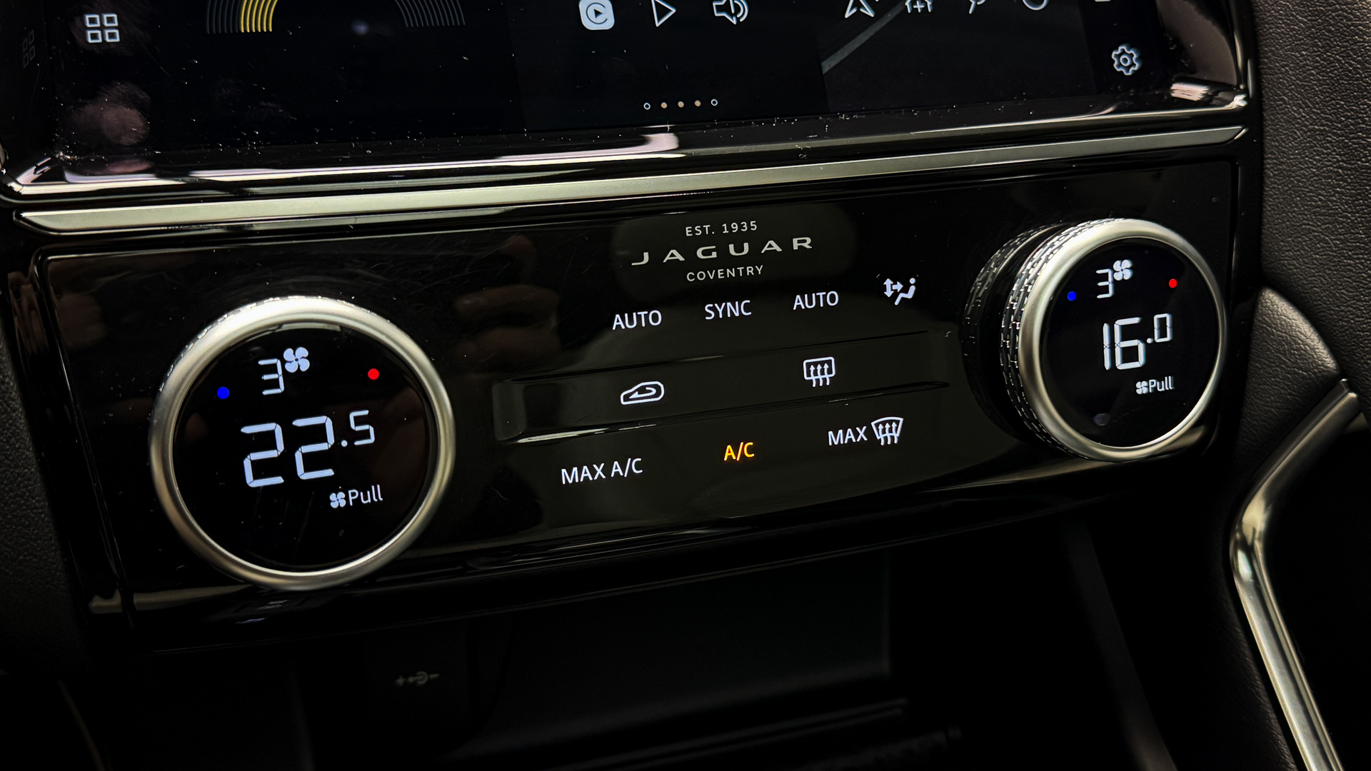 Jaguar E-Pace — foto 17 de 30