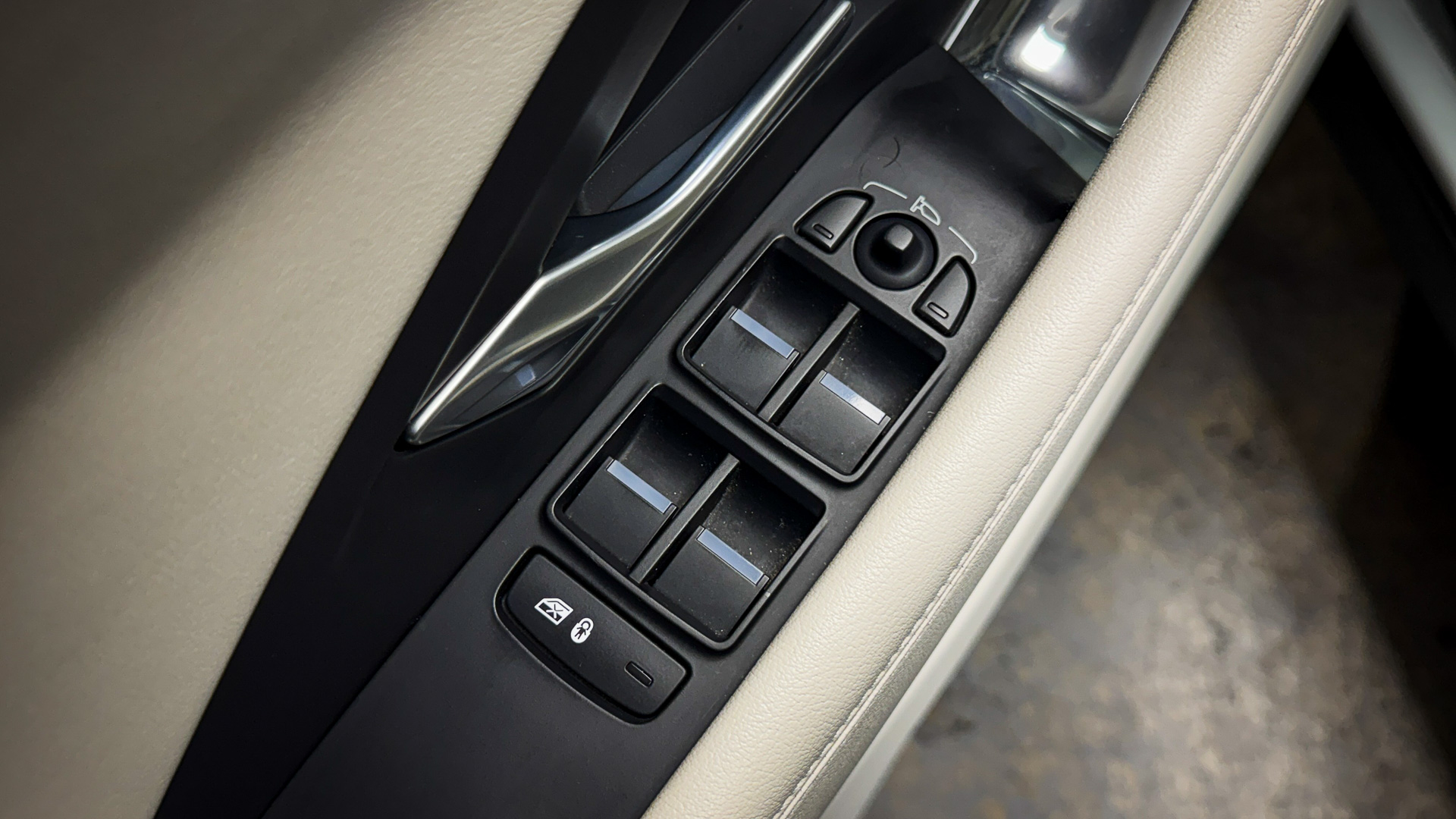 Jaguar E-Pace — foto 27 de 30