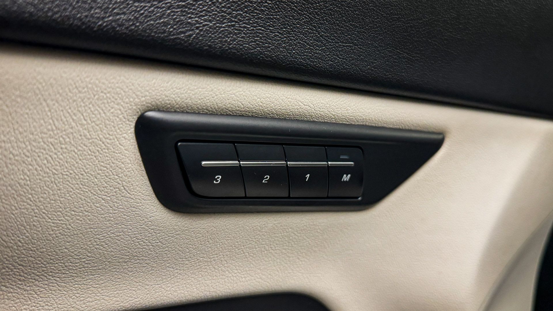 Jaguar E-Pace — foto 28 de 30