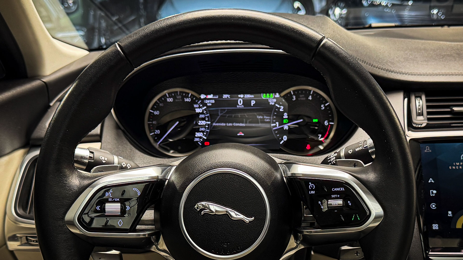 Jaguar E-Pace — foto 7 de 30
