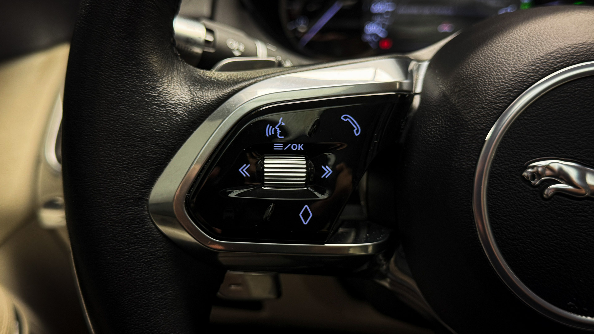 Jaguar E-Pace — foto 8 de 30