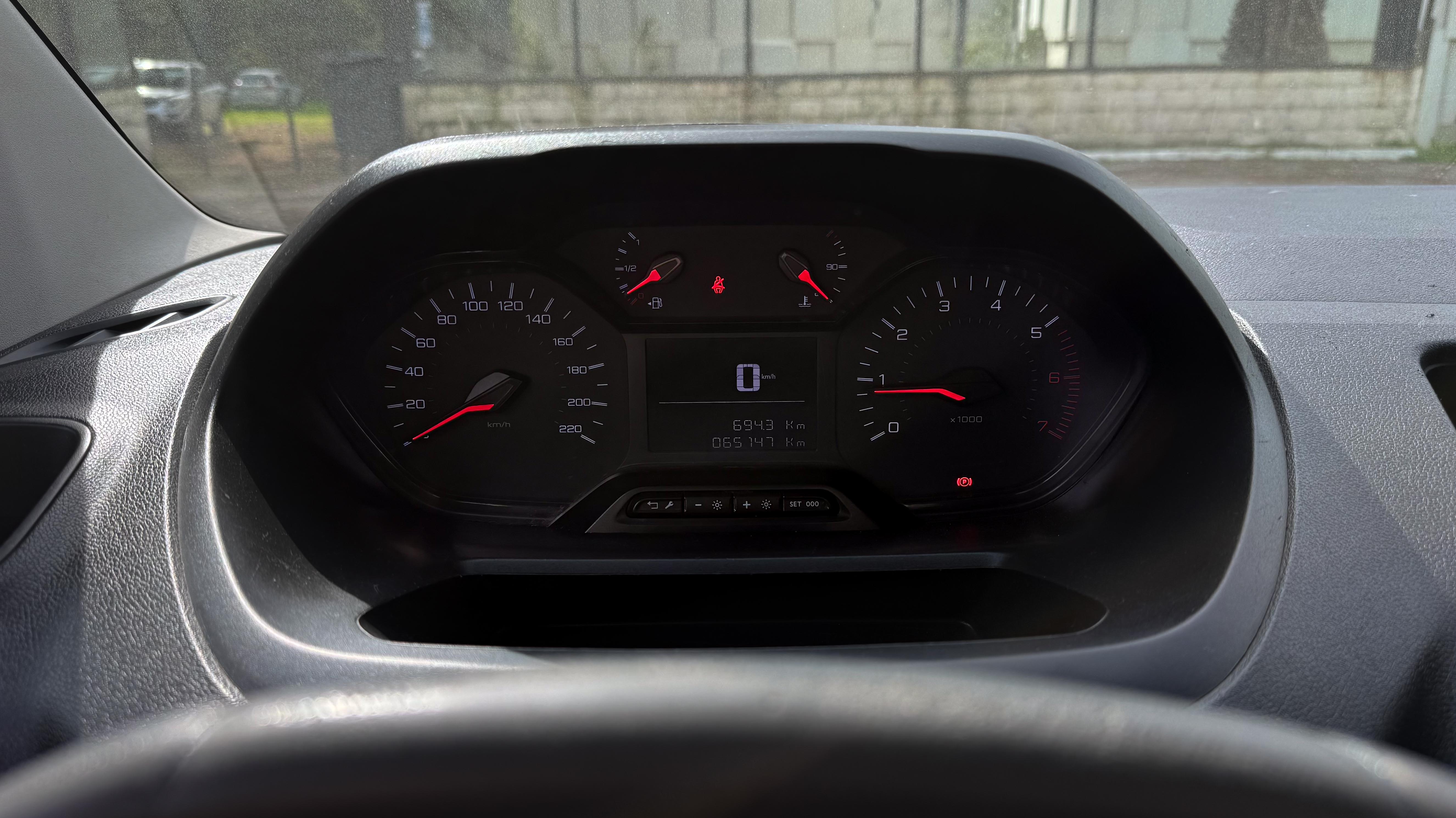 Peugeot Partner — foto 9 de 22