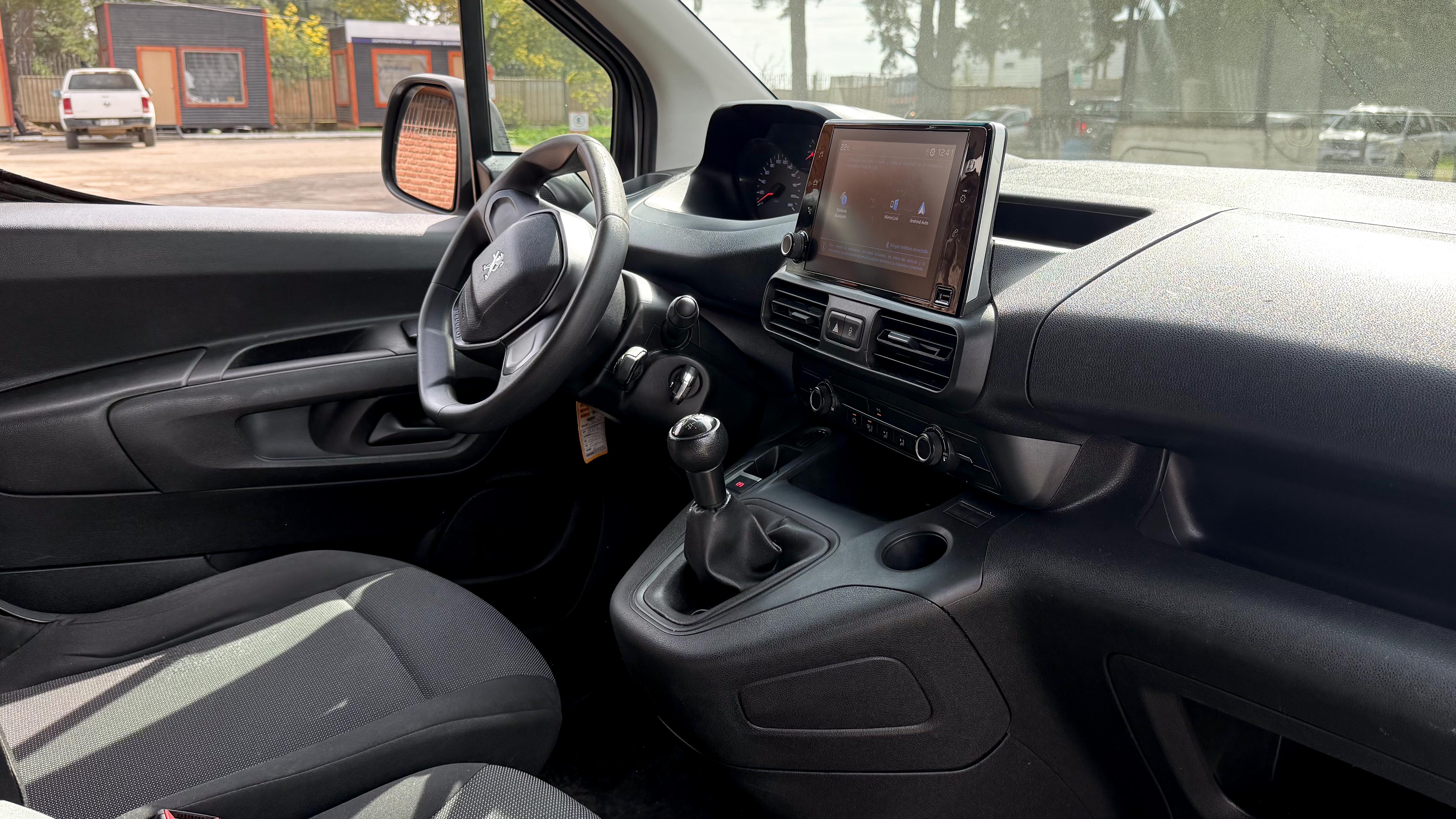 Peugeot Partner — foto 13 de 22