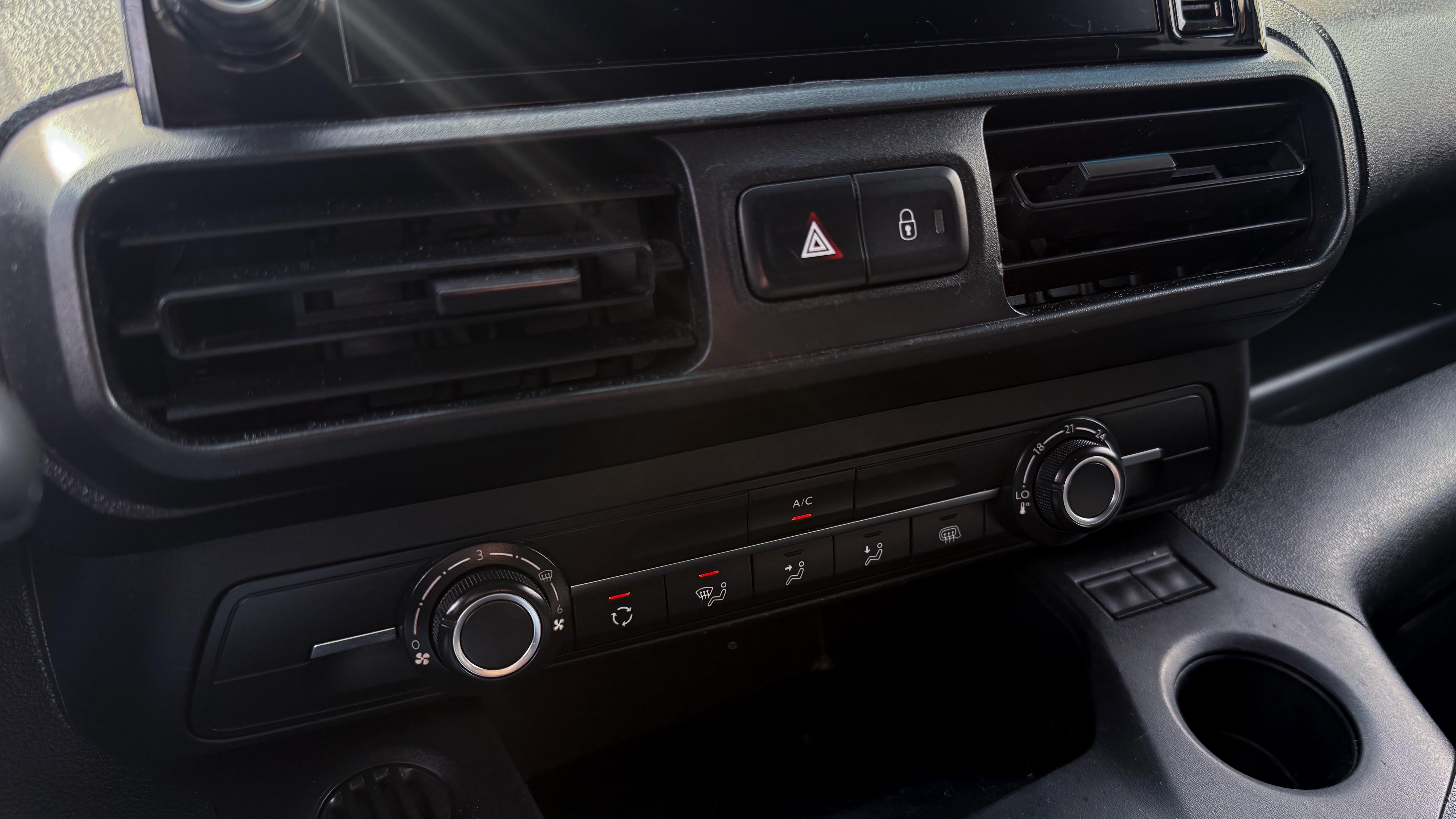 Peugeot Partner — foto 16 de 22