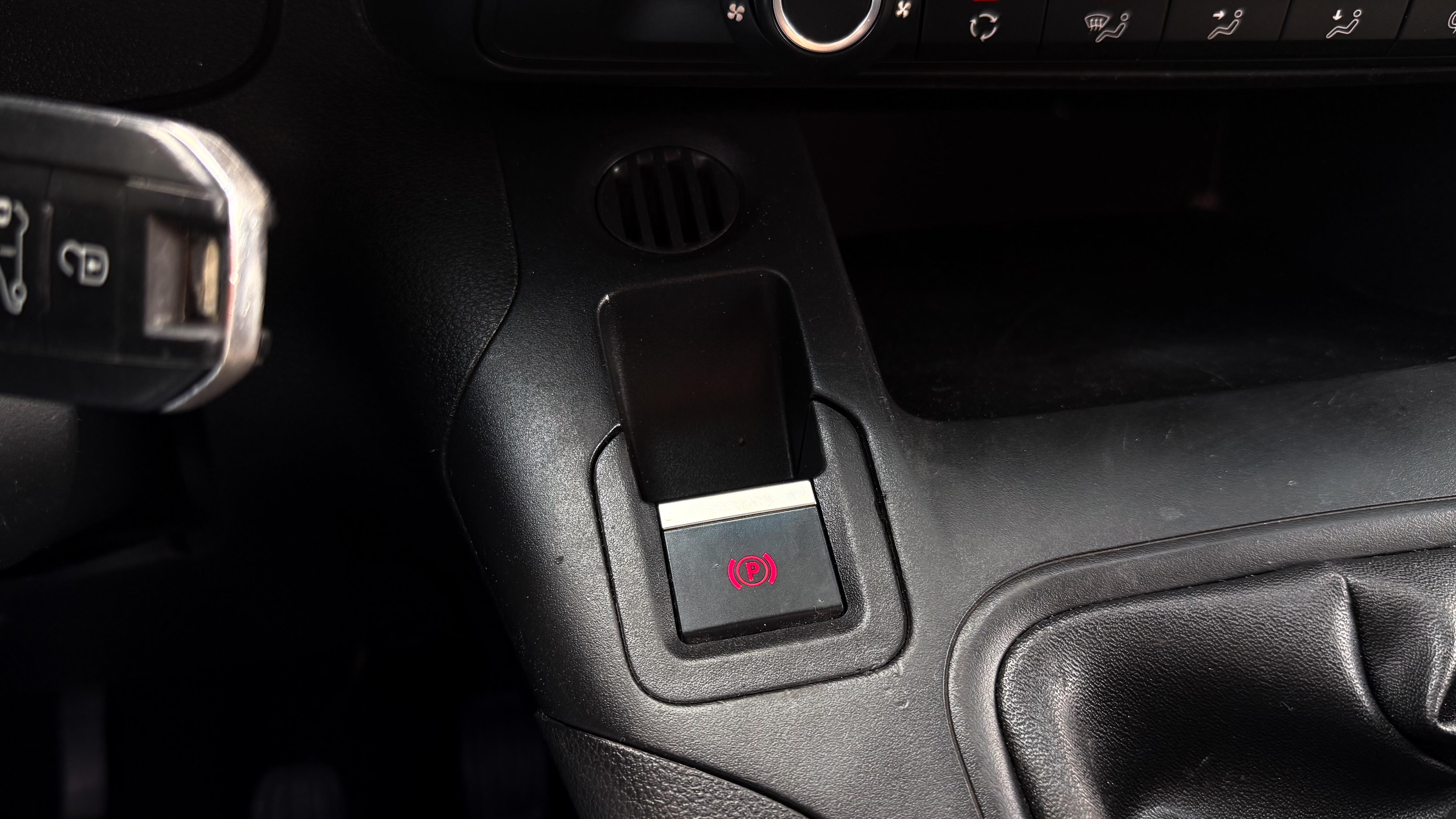 Peugeot Partner — foto 17 de 22