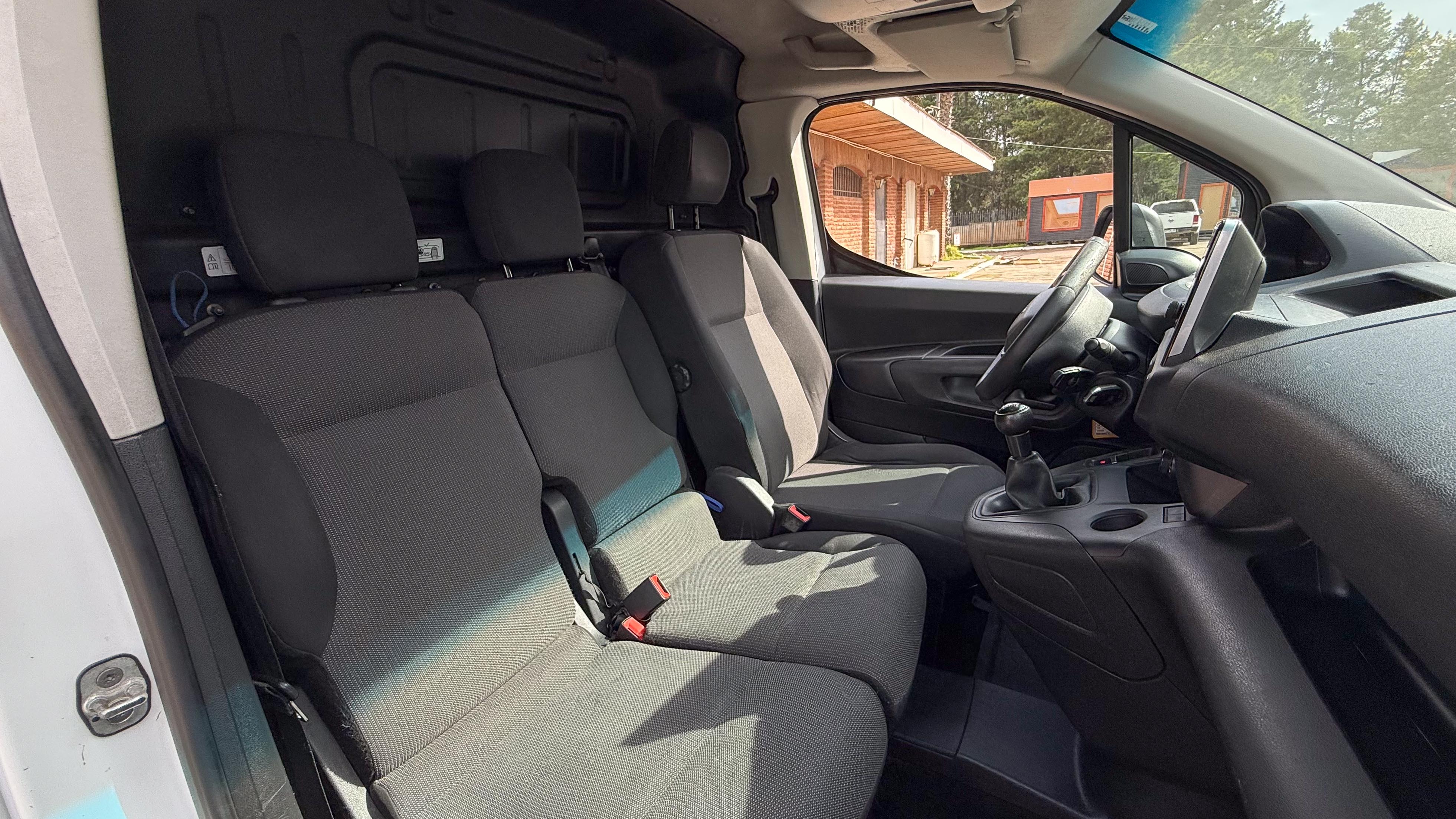 Peugeot Partner — foto 21 de 22