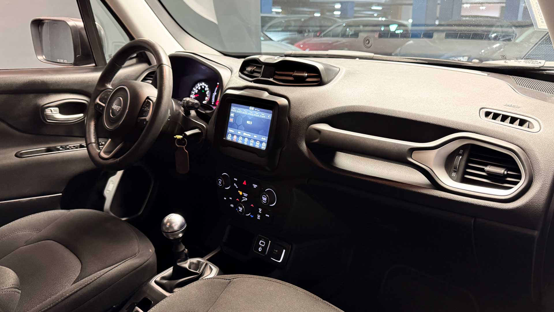 Jeep Renegade — foto 13 de 25