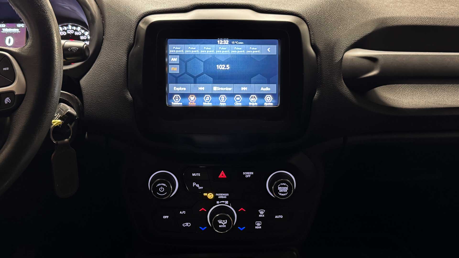 Jeep Renegade — foto 15 de 25