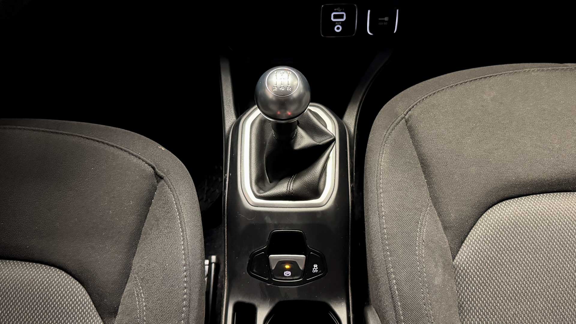 Jeep Renegade — foto 18 de 25