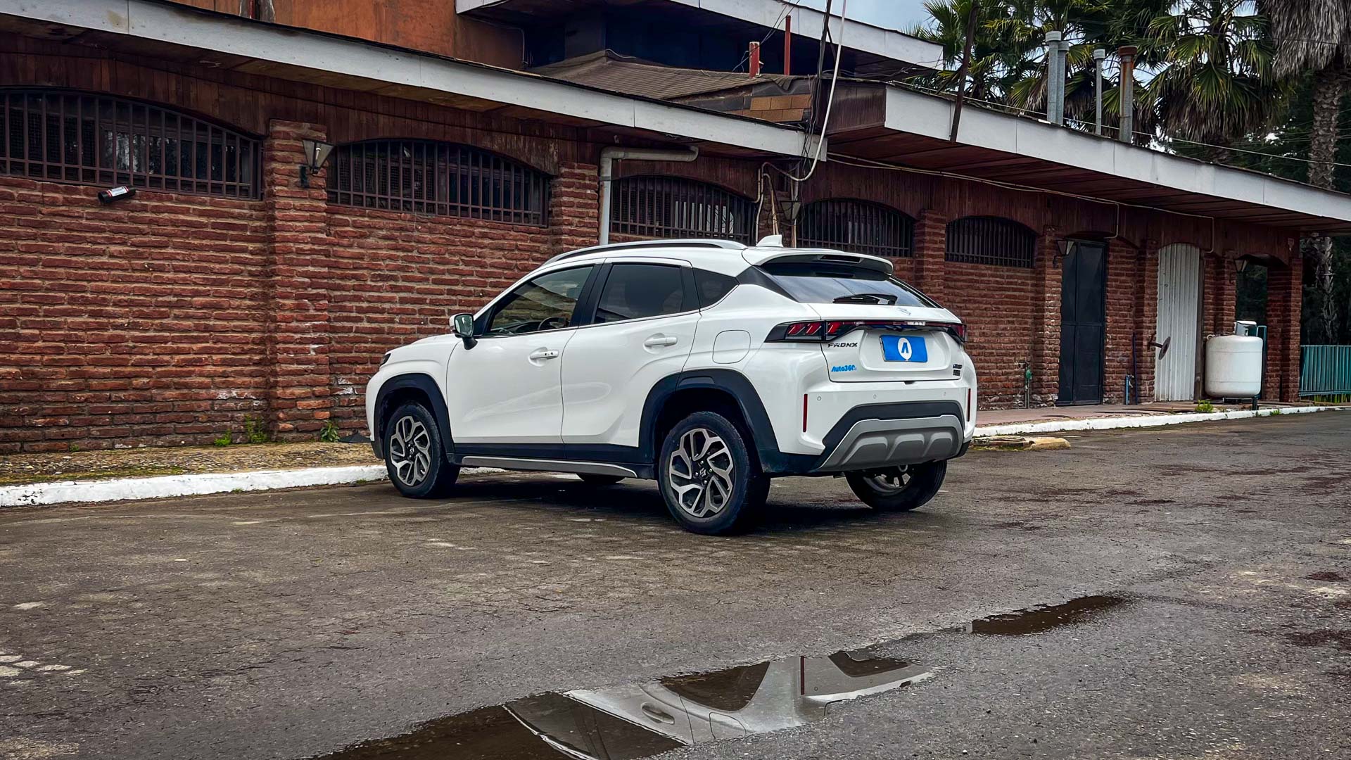 Suzuki Fronx — foto 2 de 24